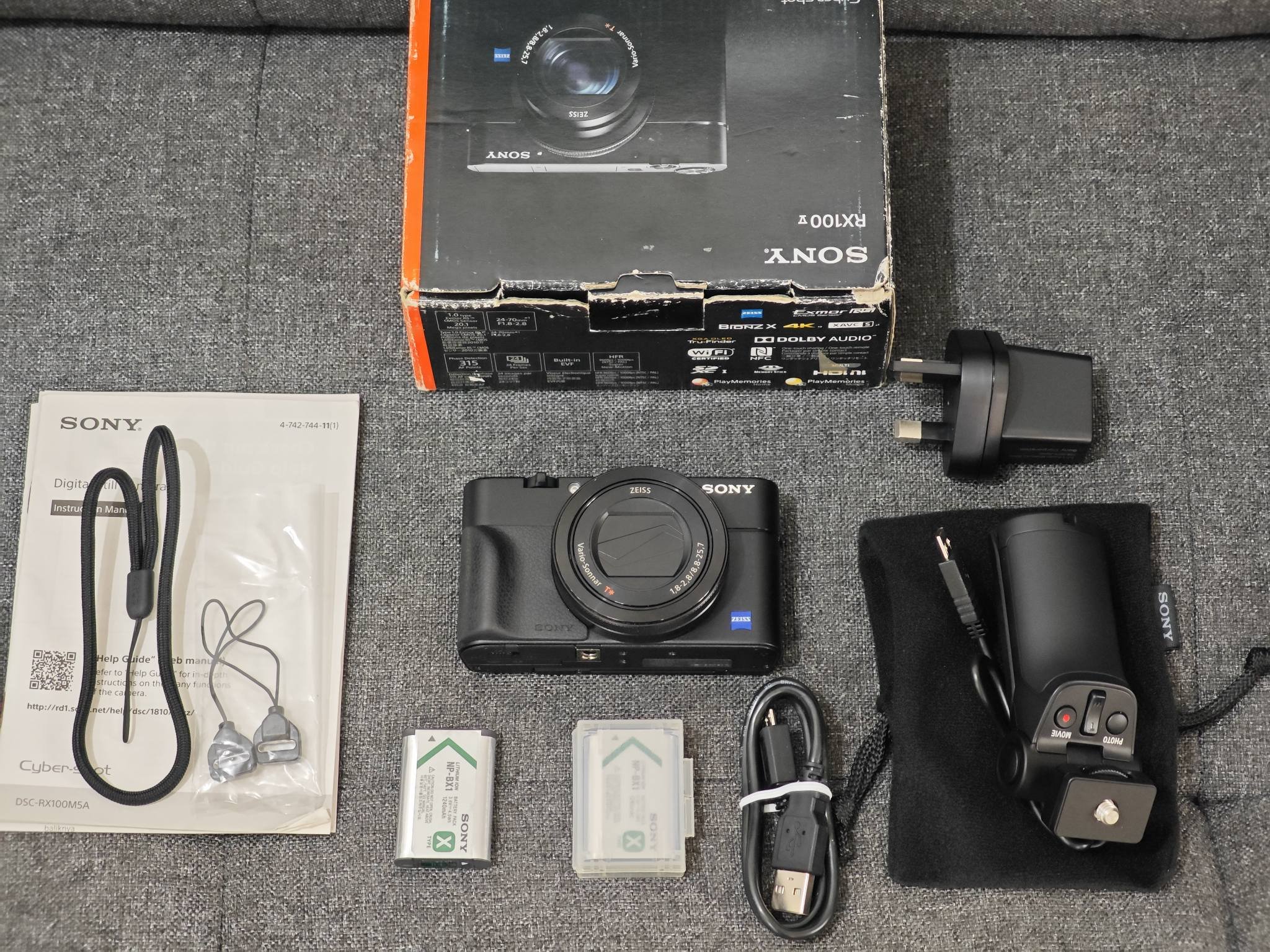 Sony rx100m5a for sale in good condition