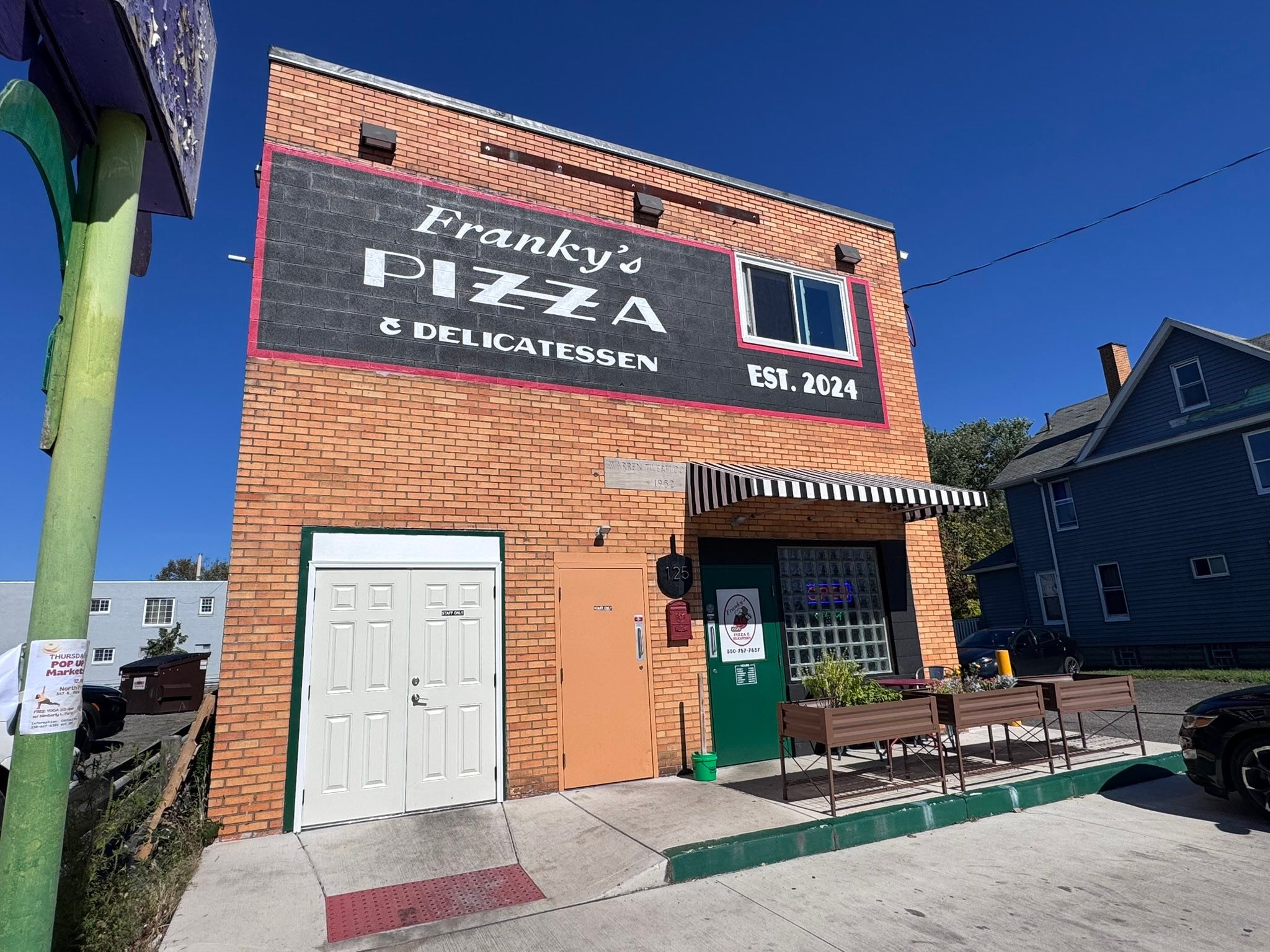 Franky's unique crust pizza in Warren's