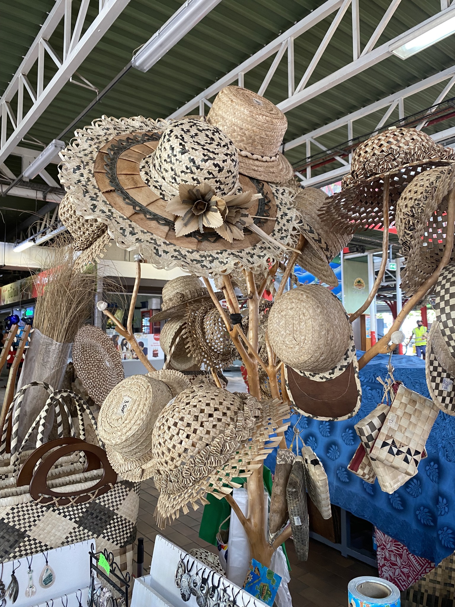 Where to buy souvenirs in Tahiti and Moorea?