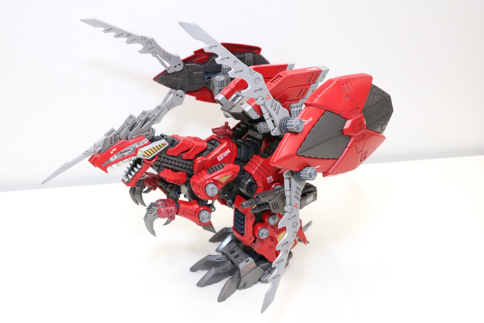 What a delicious red dino model kit. :9