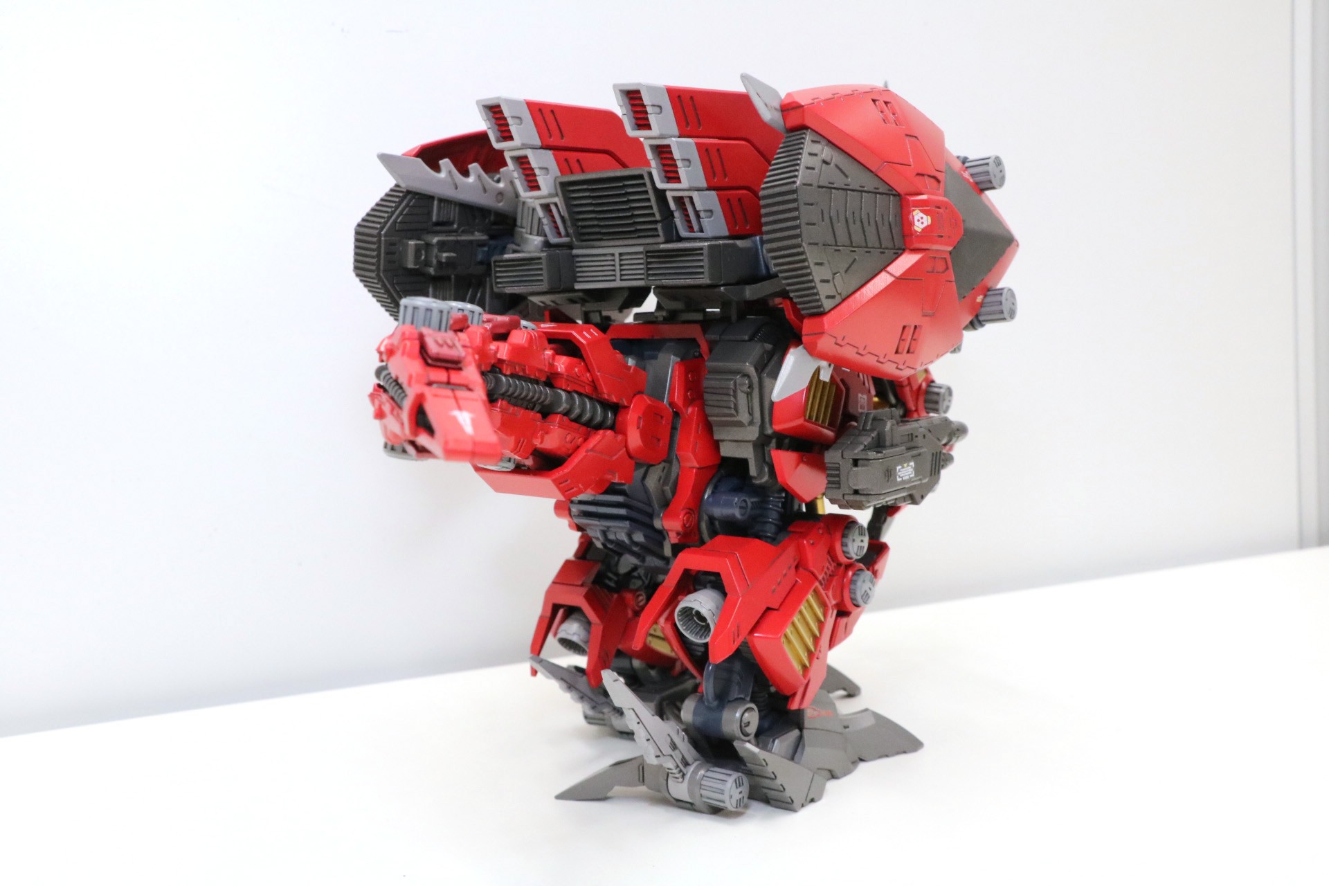 What a delicious red dino model kit. :9