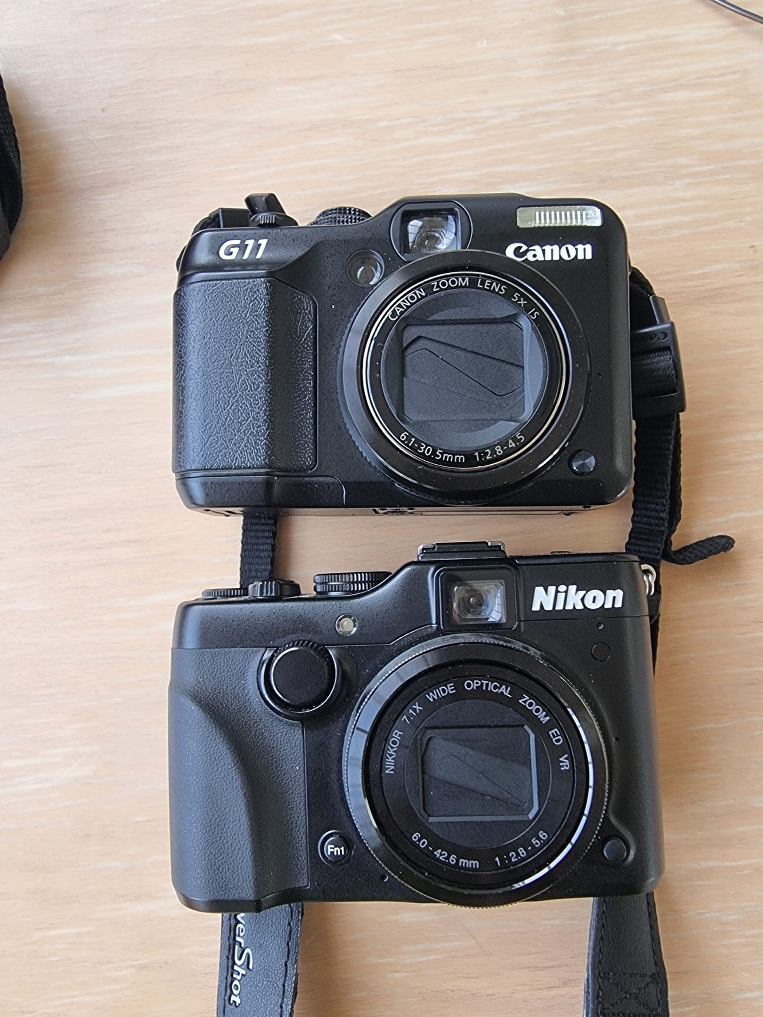 Nikon Coolpix P7000 and Canon Powershot G10 comparison