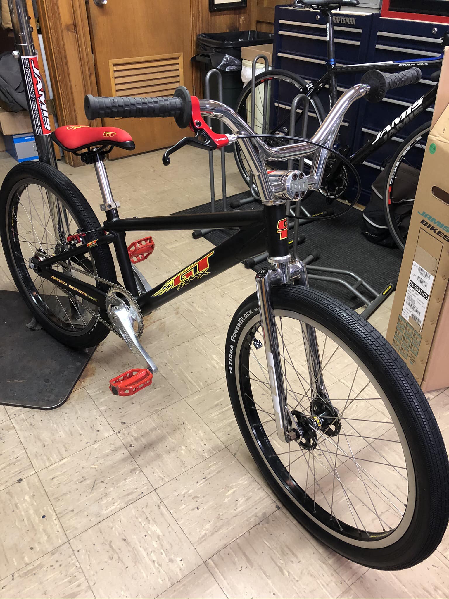 Customized GT Box Series Pro 24in cruiser bike