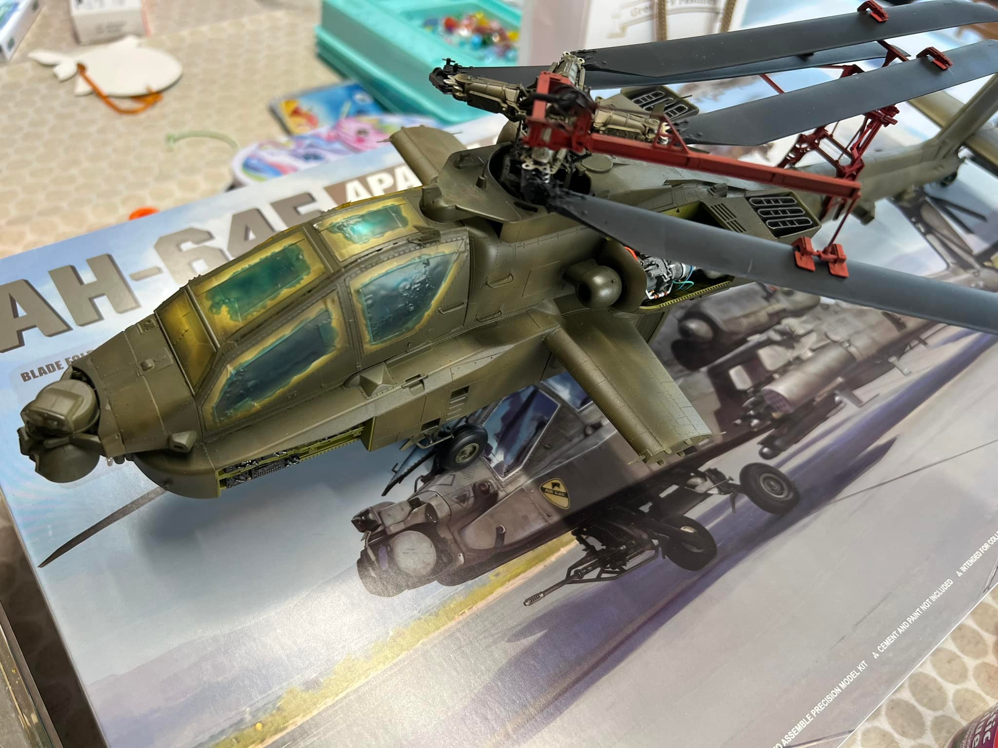 Building Takom 1:35 AH-64E Apache scale model