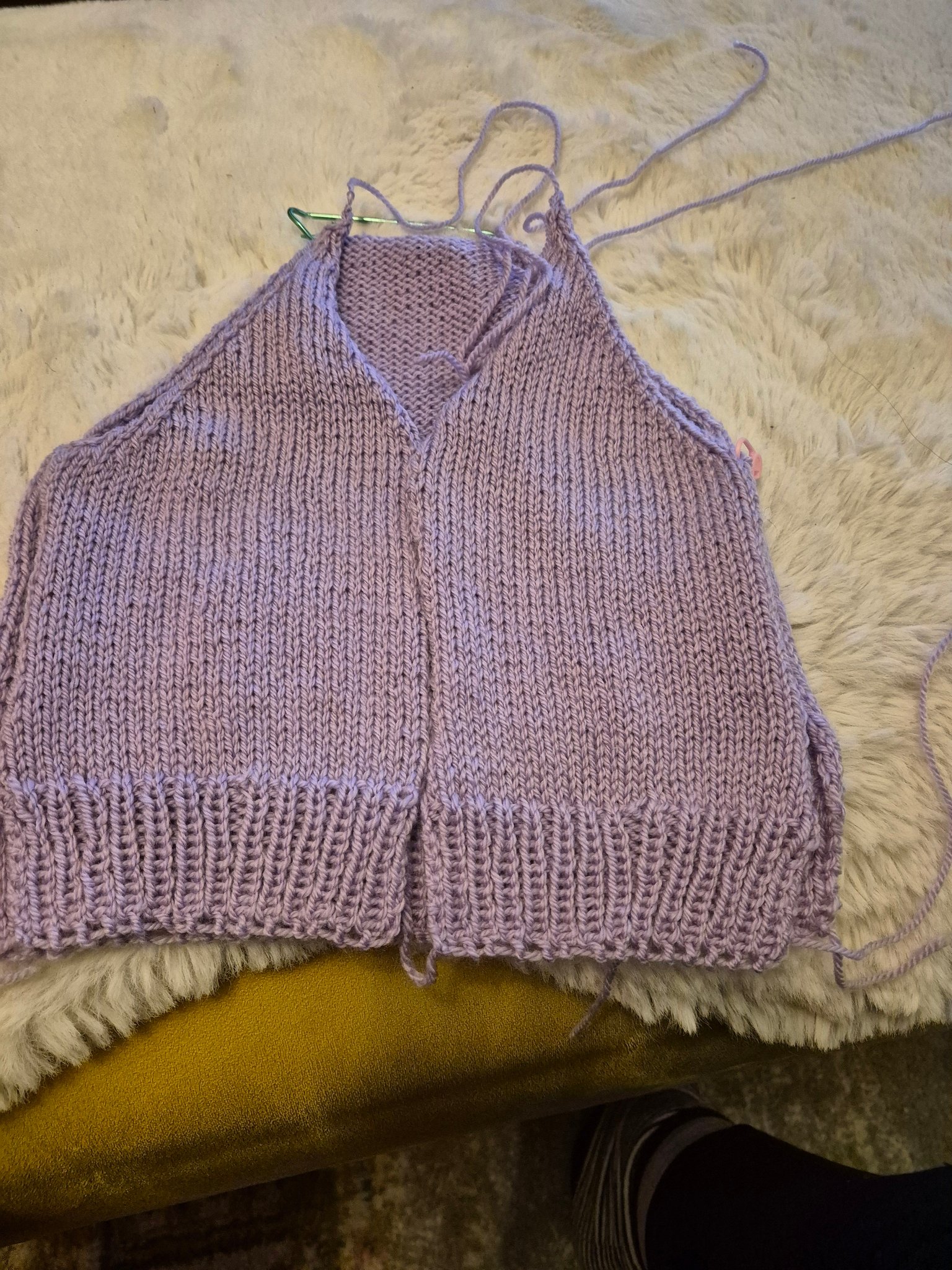 I started the border. I used a thinner needle but the knit 
