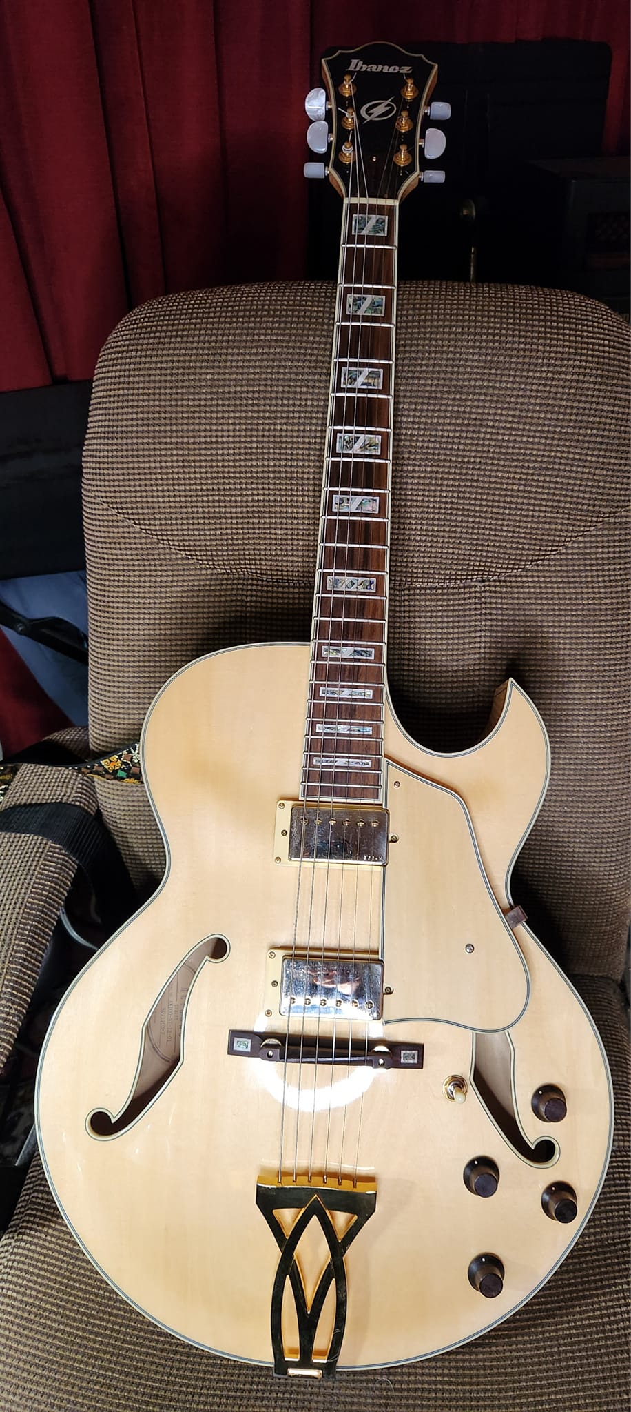 Ibanez AK80 hollowbody jazz guitar review