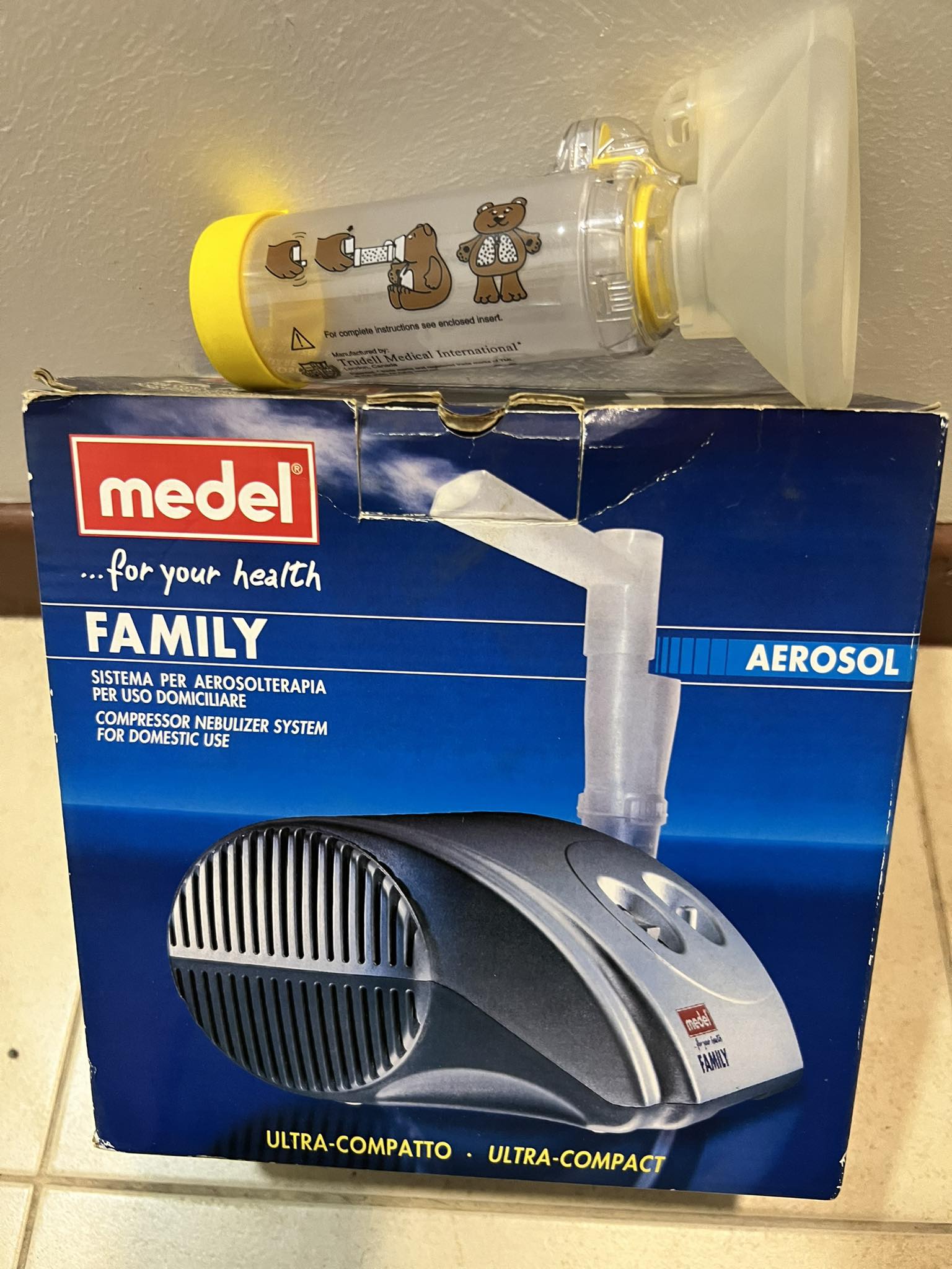 Blessing pre-loved nebulizer machine and in-haler chamber for