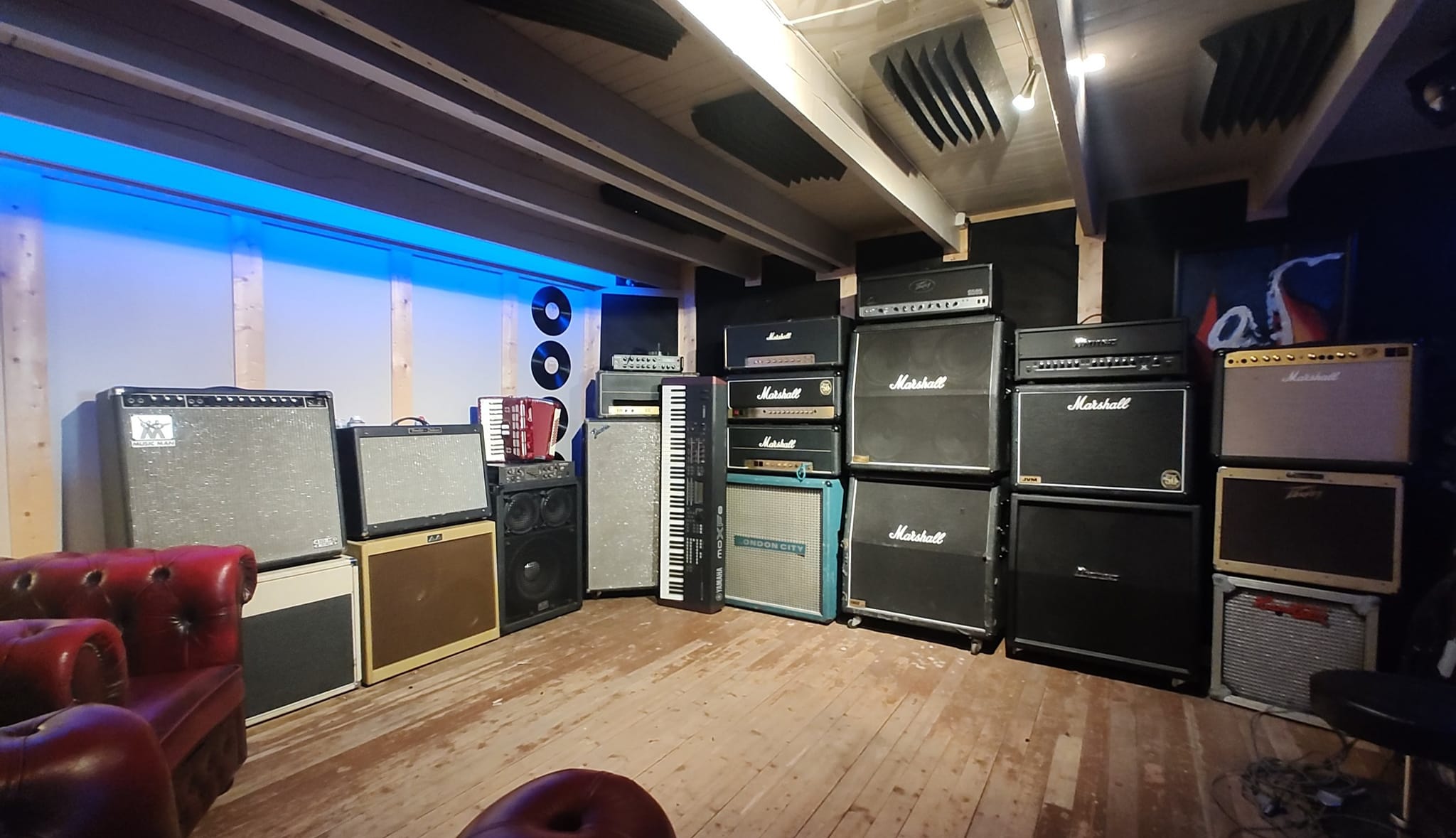 user -edc29a5d 3 of the amps I built (and a 1990 Marshall JMC900) behind my 3