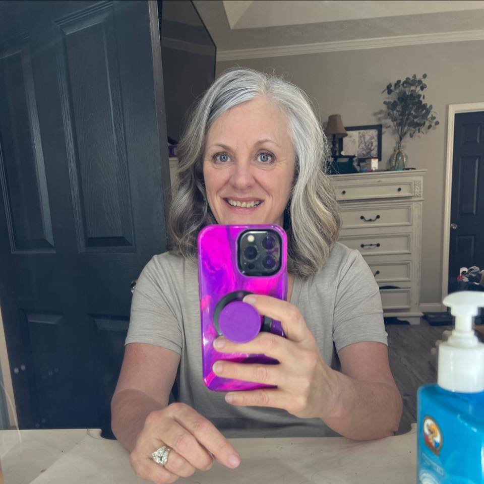 𝐈 𝐬𝐞𝐞 𝐲𝐨𝐮 𝐬𝐭𝐚𝐧𝐝𝐢𝐧𝐠 𝐢𝐧 𝐲𝐨𝐮𝐫 𝐜𝐥𝐨𝐬𝐞𝐭... - Suzie Holden Brown | Facebook