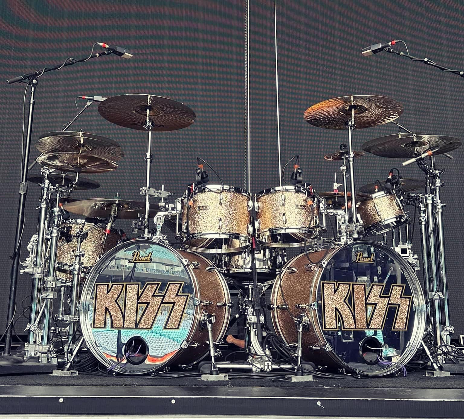 Own a stage-played #EricSinger snare drum on #KISSKruiseVIII! Full