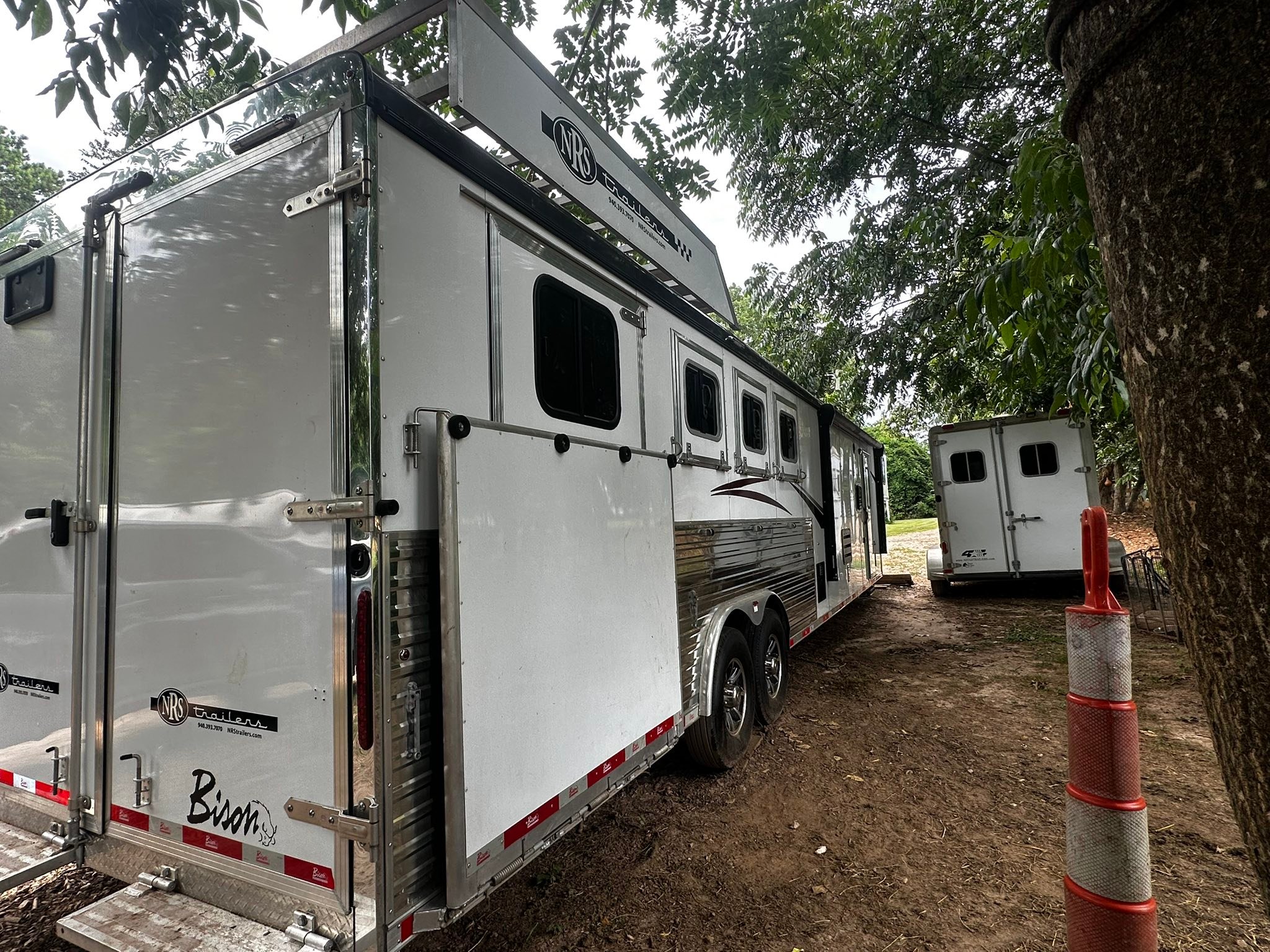 Chelsea - FOR SALE: 2021 Bison Ricochet 8414 – 4 Horse Side Load Living ...