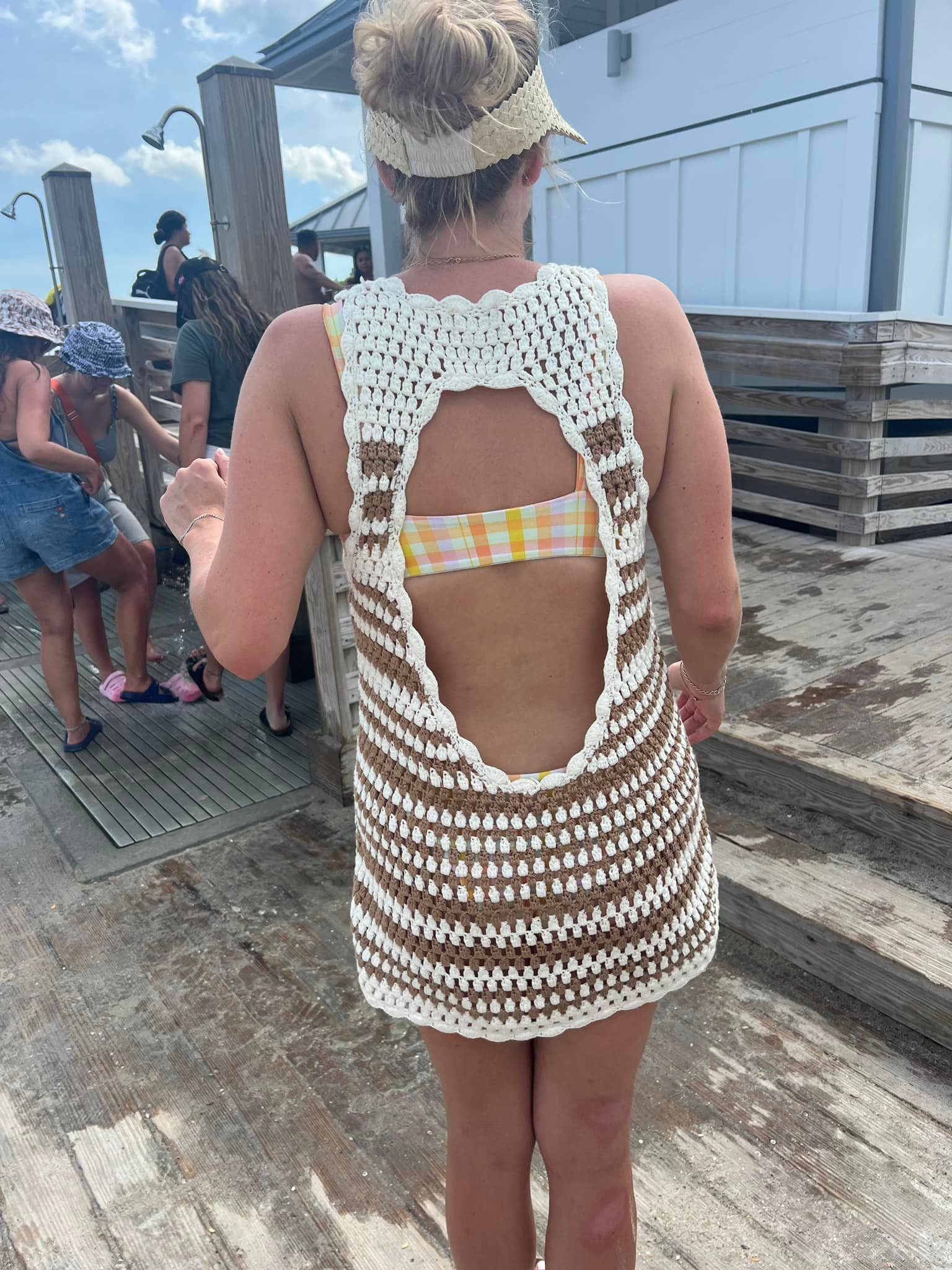 how to make a beach cover up dress like this? group:cotton-poplin-eliza-dress backless black cocktail dress Size:us 4