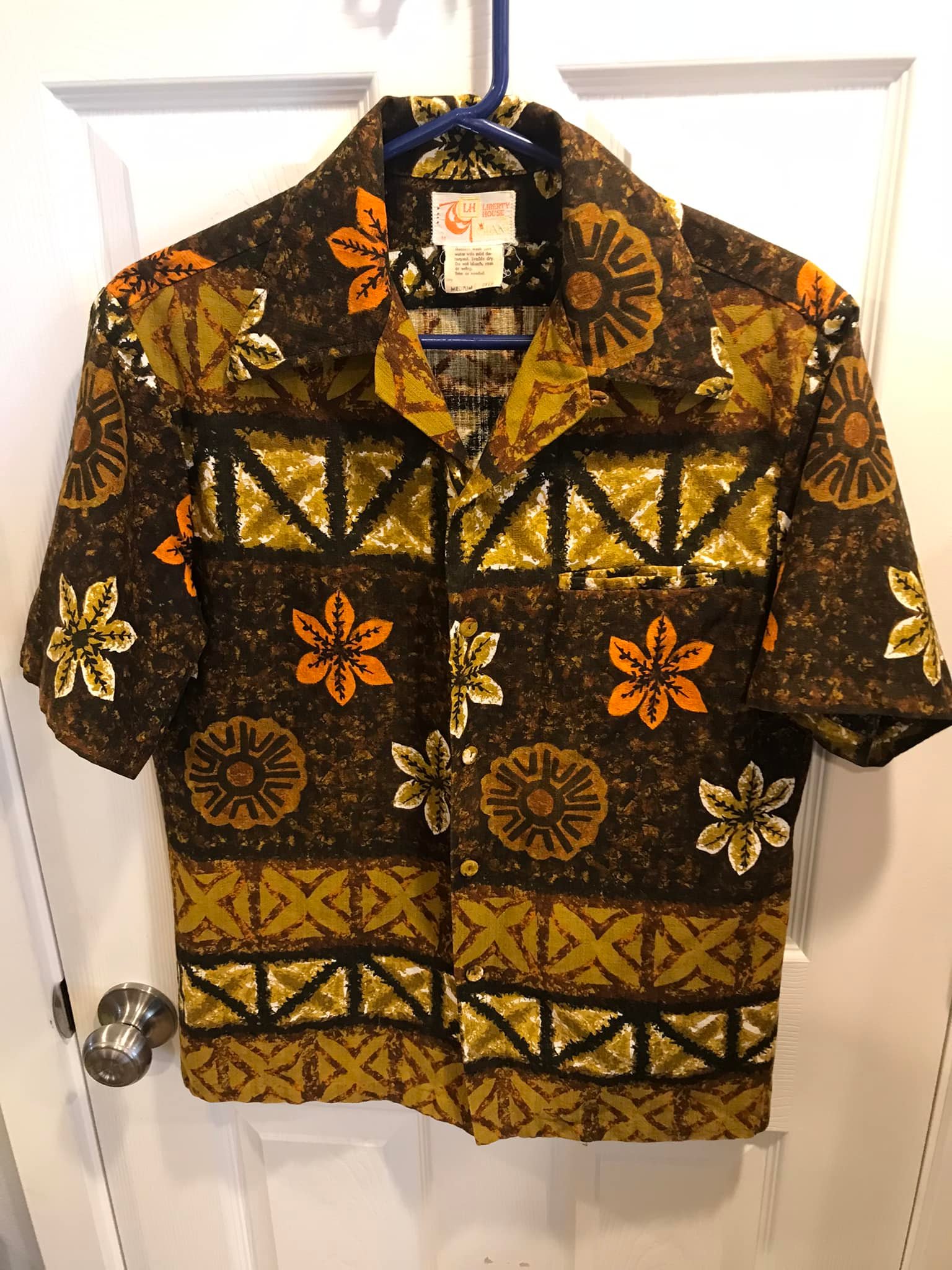 Vintage 1960s Iolani Aloha shirt in Liberty House fabric