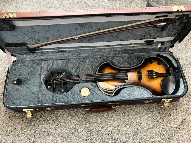 What are experiences with Fender FV3 electric violins?