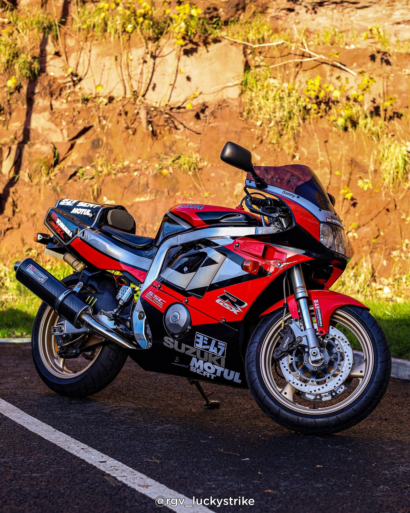 My 1991 GSXR400R 👌🏾🙂🤗 生國 MOTA- 謝推 SA Serey 新 ምሚር eo