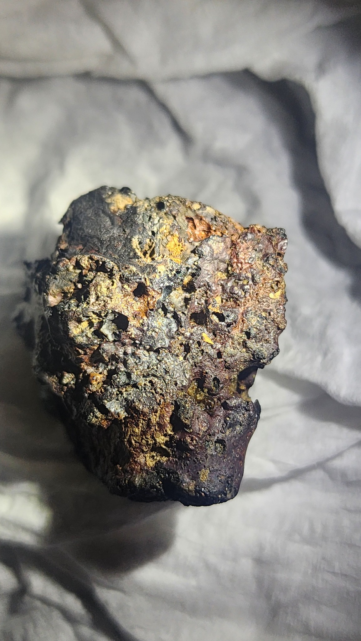 Is there a color chart for identifying minerals?