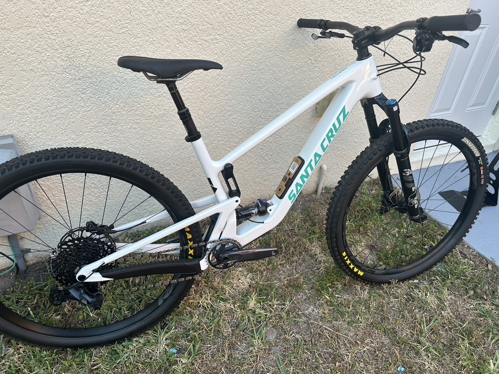 Supreme®️/Santa Cruz™️ Chameleon 27.5”+ Complete Mountain Bike