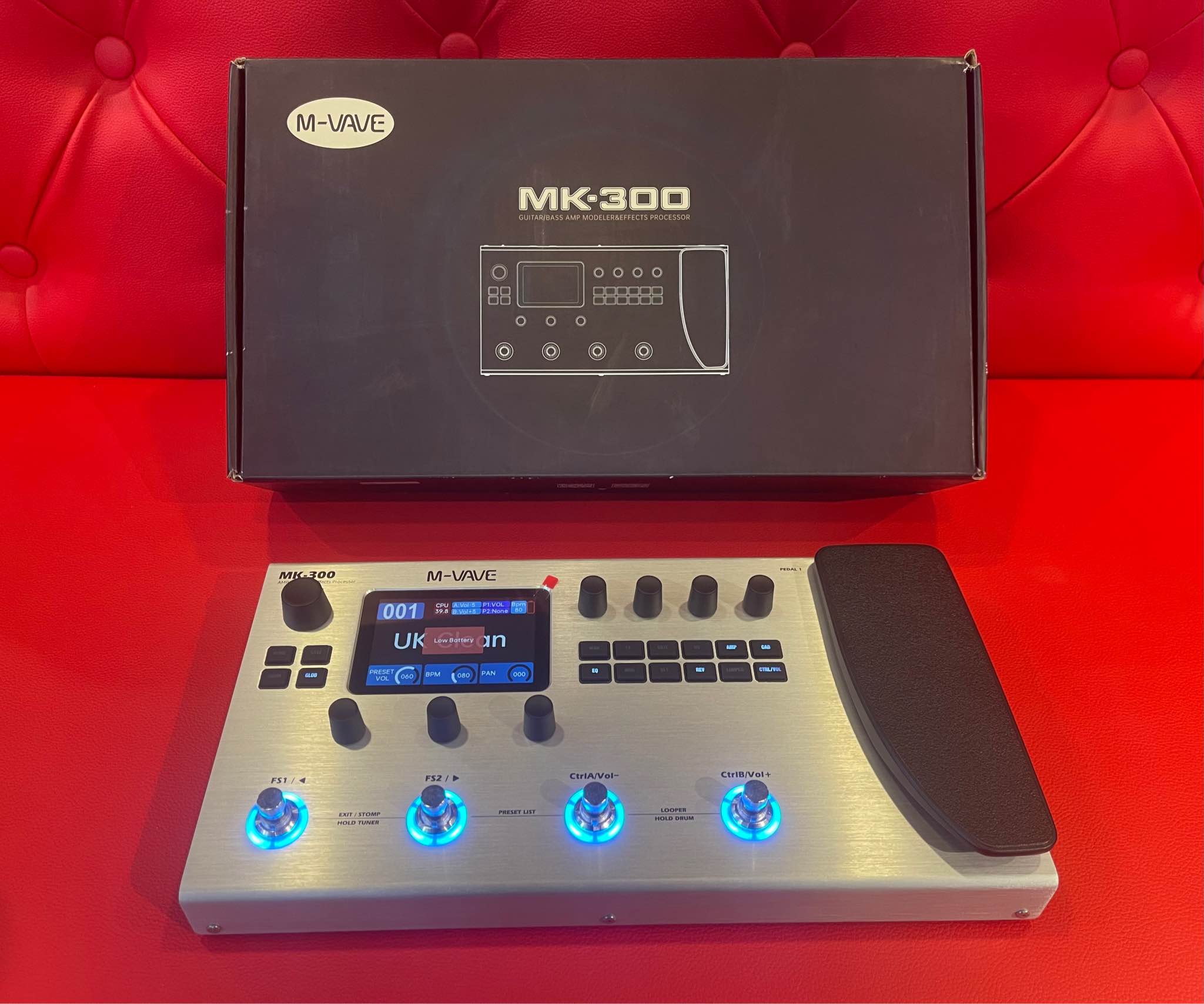 M-VAVE MK-300 portable guitar and bass multi-effects processor and