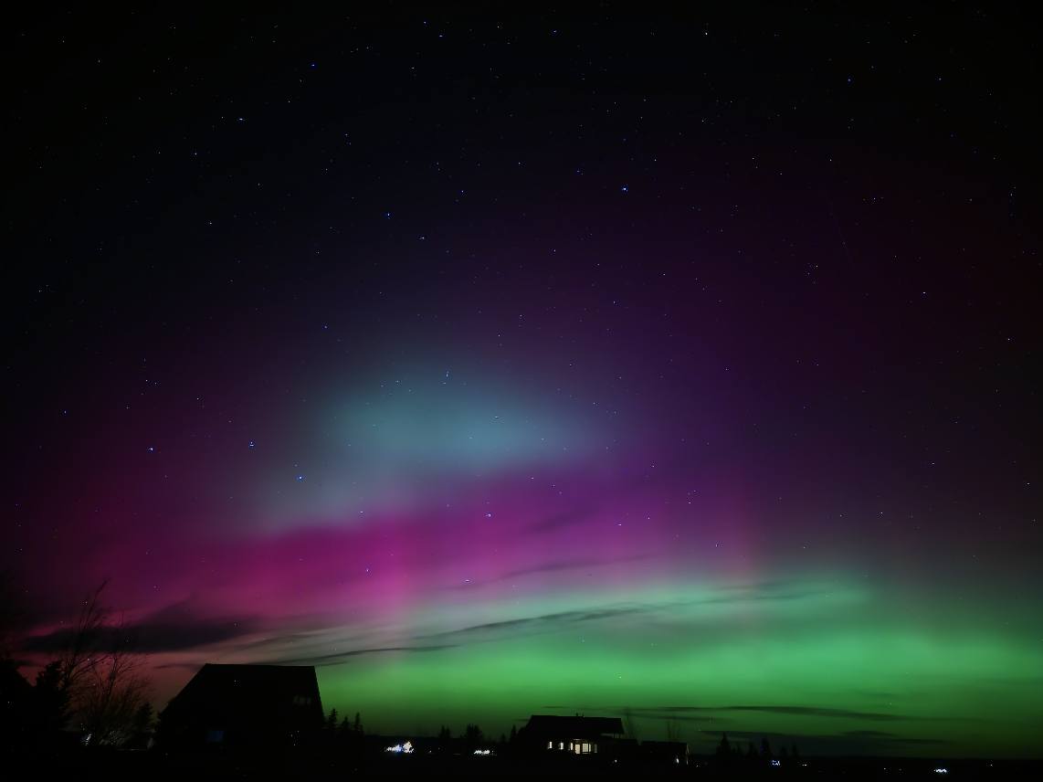 Heather Dawson OMG! The Northern Lights are incredible... Facebook