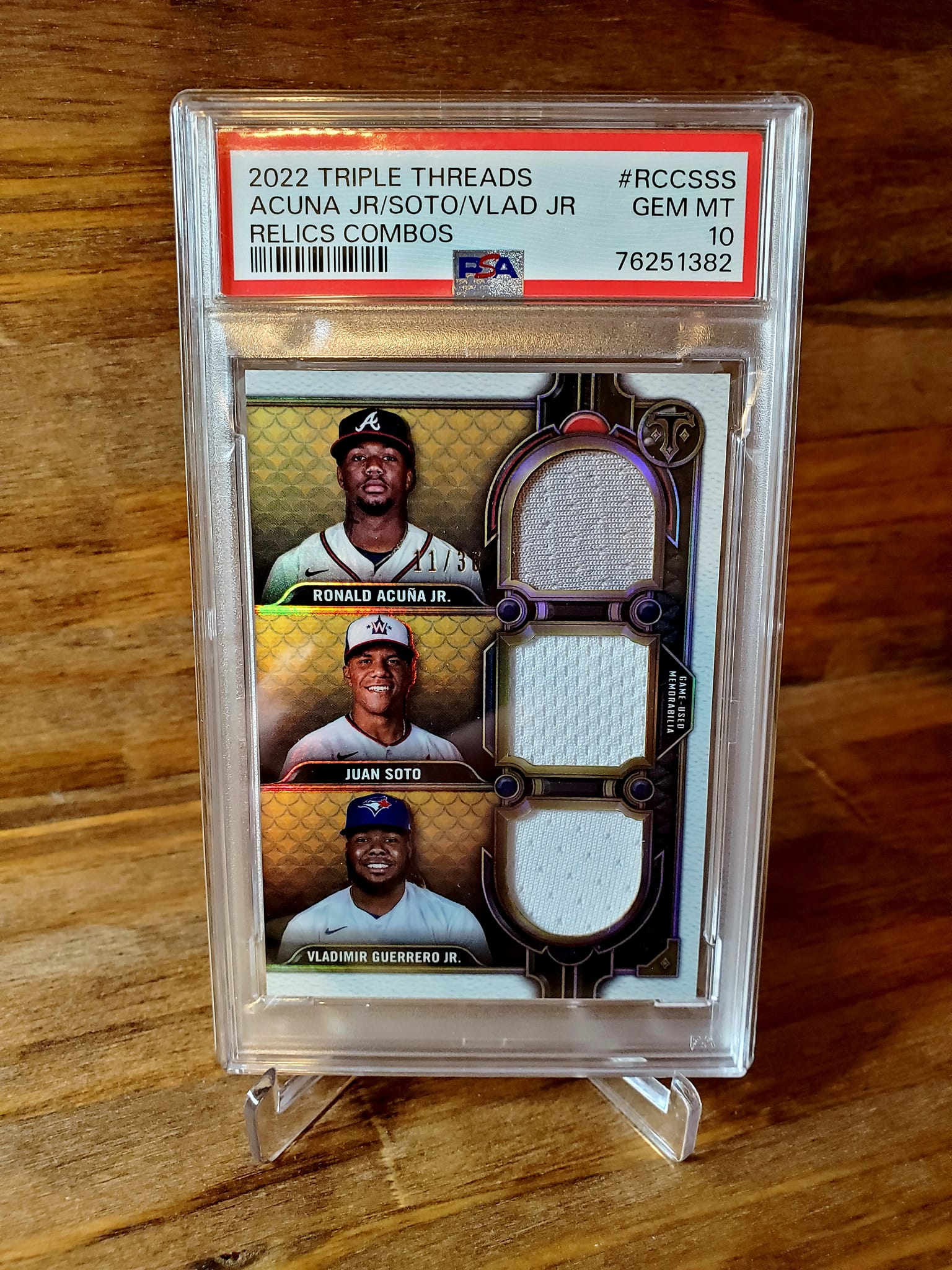 Grading a triple relic sports card of top favorite players