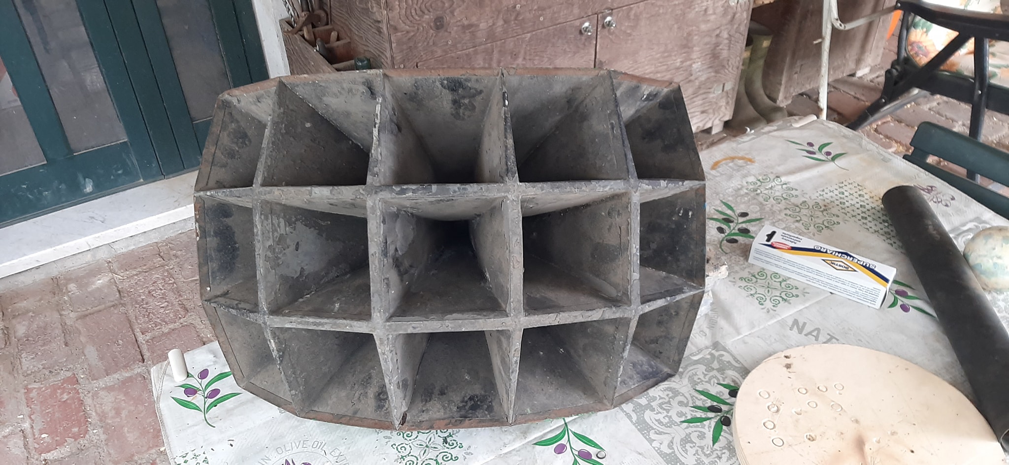 What are the advantages and disadvantages of multicell horns 