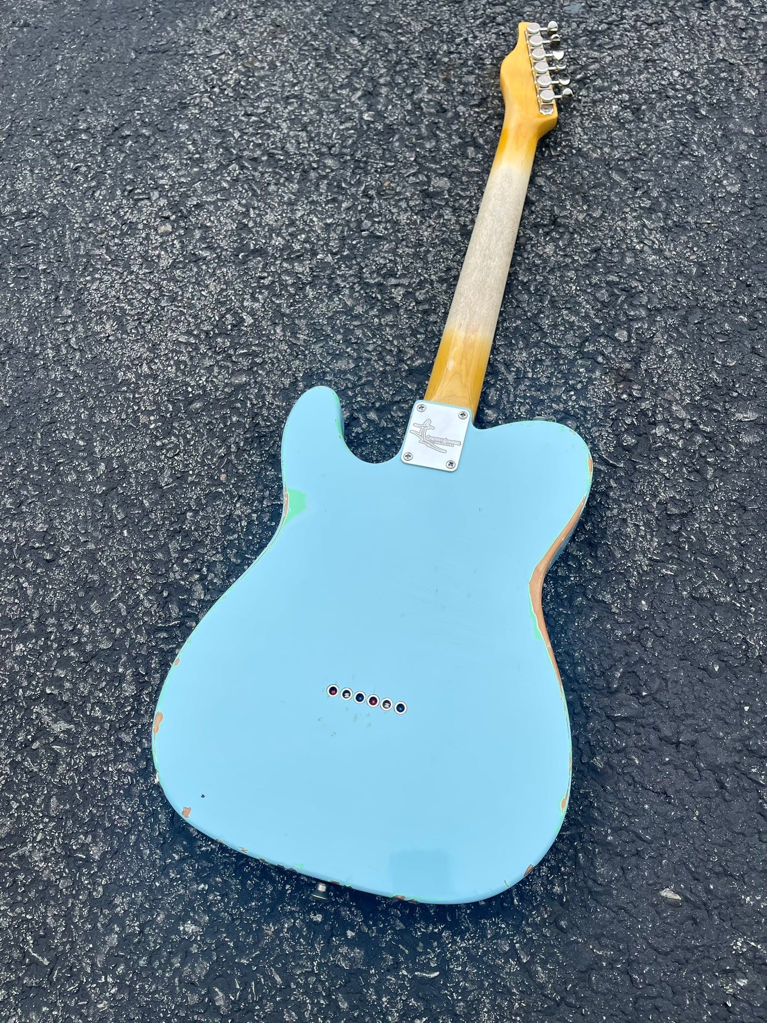 キタニタツヤ Lumtric Sonic Custom TLB JL Custom Guitars' sonic blue T-style guitar with 55 blackguard