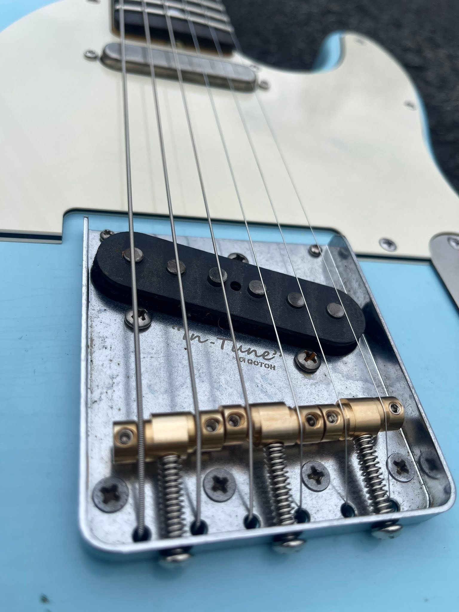 JL Custom Guitars' sonic blue T-style guitar with 55 blackguard