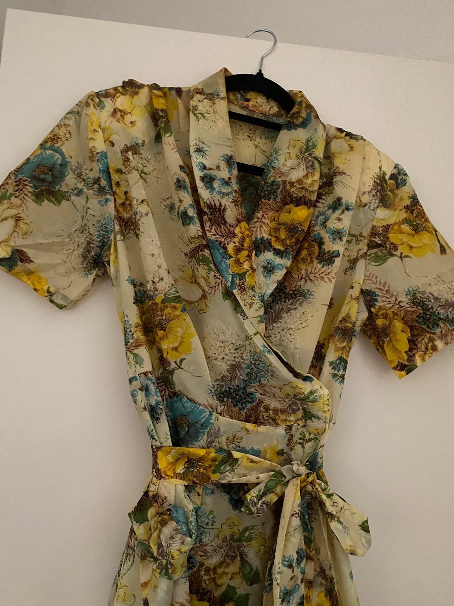 Vintage Smartex dressing gown with padded shoulders