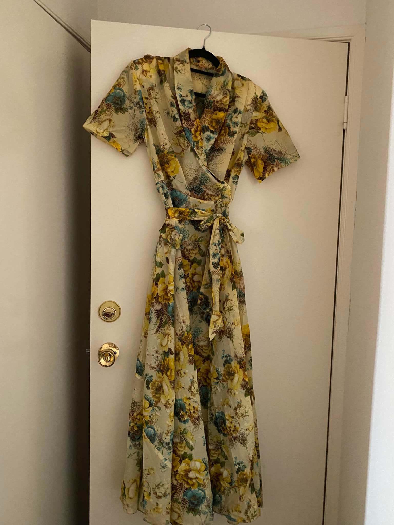 Vintage Smartex dressing gown with padded shoulders
