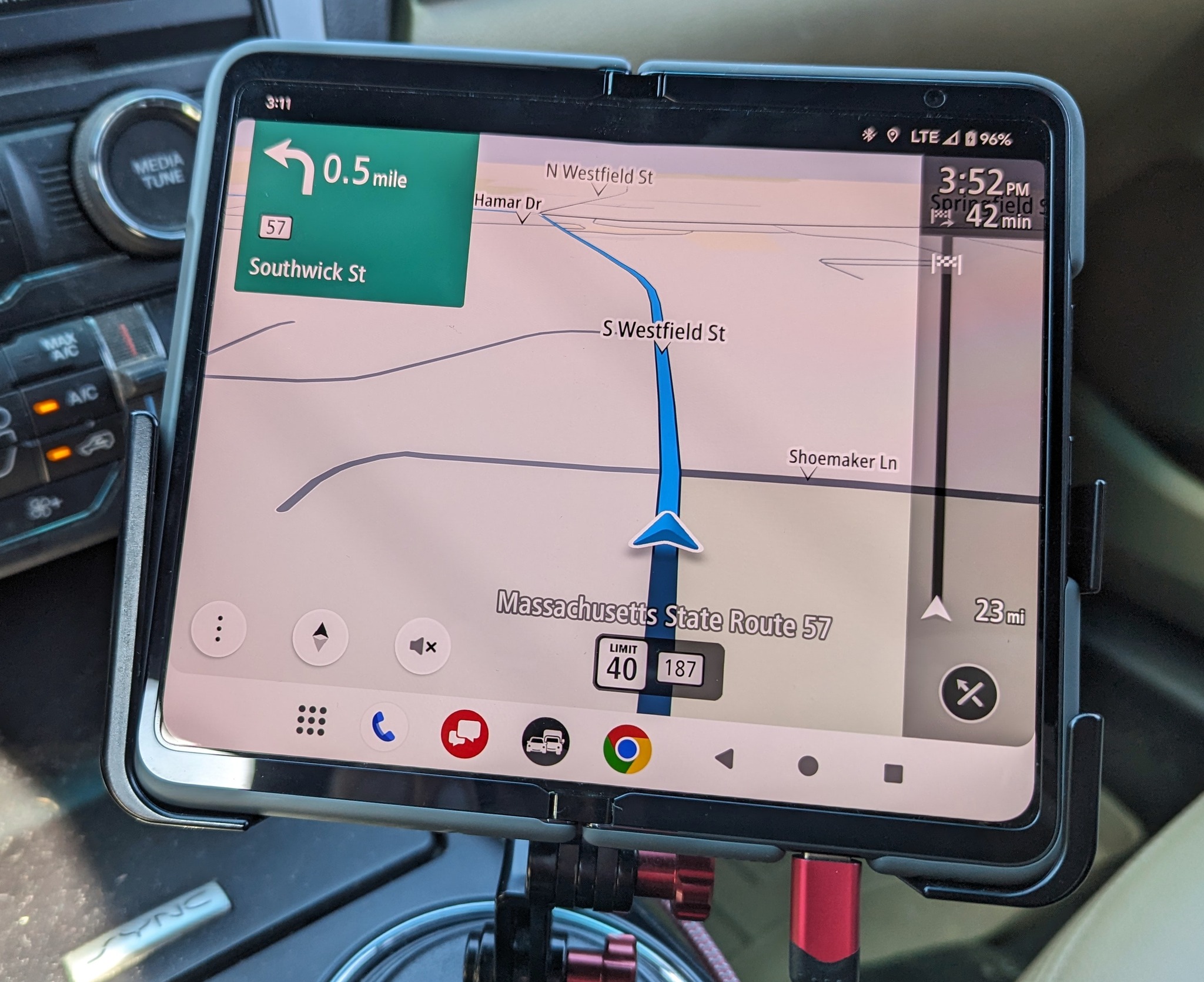 Used TomTom Go Live 1000 SatNav – 4.3” Screen, Traffic Alerts, Full Bundle – Tested