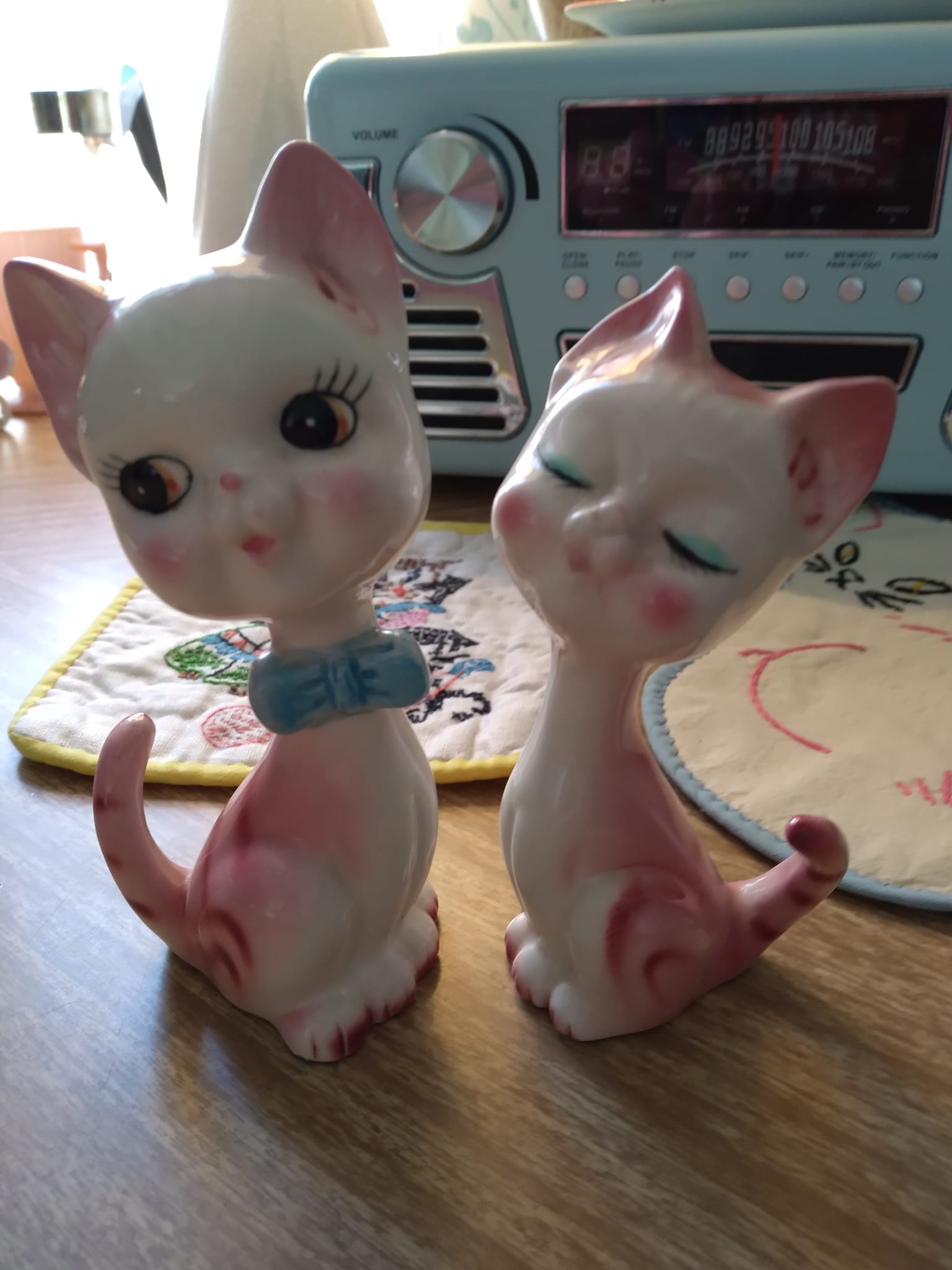 1958 Howard Holt Cozy Kitten Siamese cat string and scissors