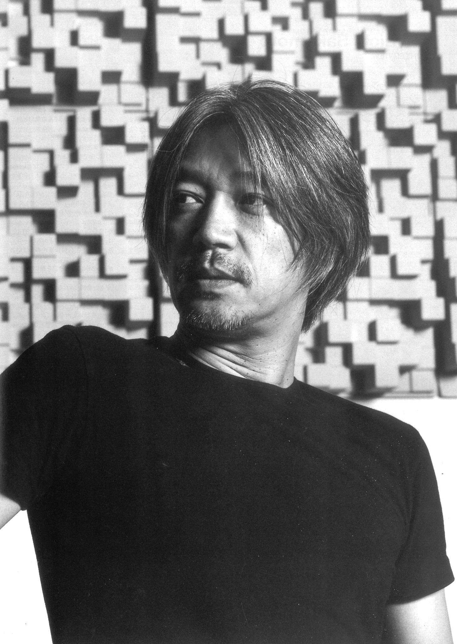 Photographer Makoto Iida behind Ryuichi Sakamoto