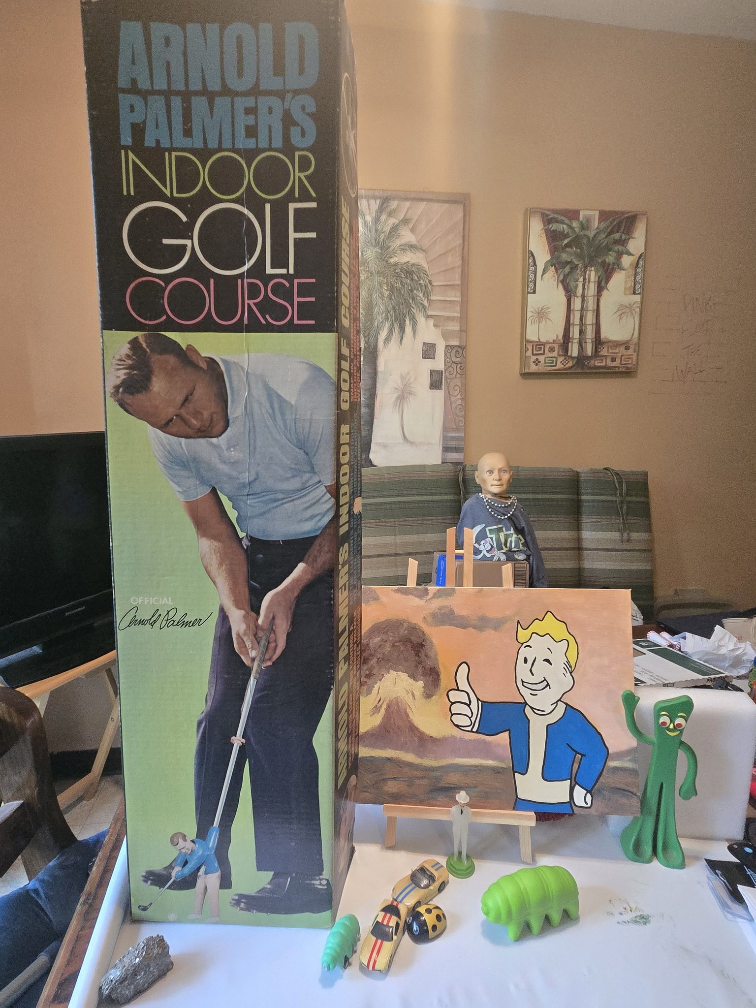 The Arnold Palmer's Indoor Golf Course Game from 1969 is a retro