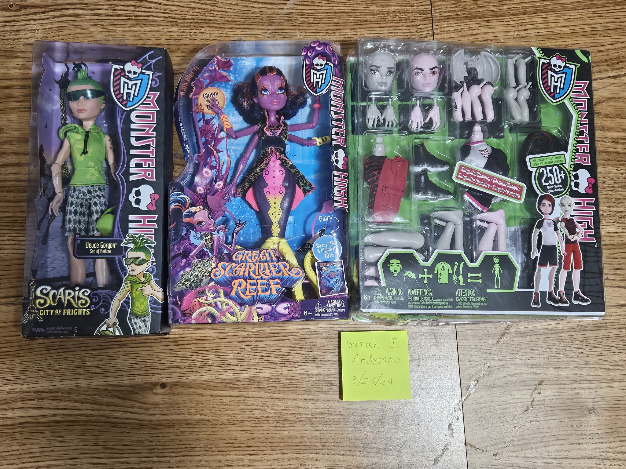 Selling a huge, mixed lot of MGA entertainment dolls and toys