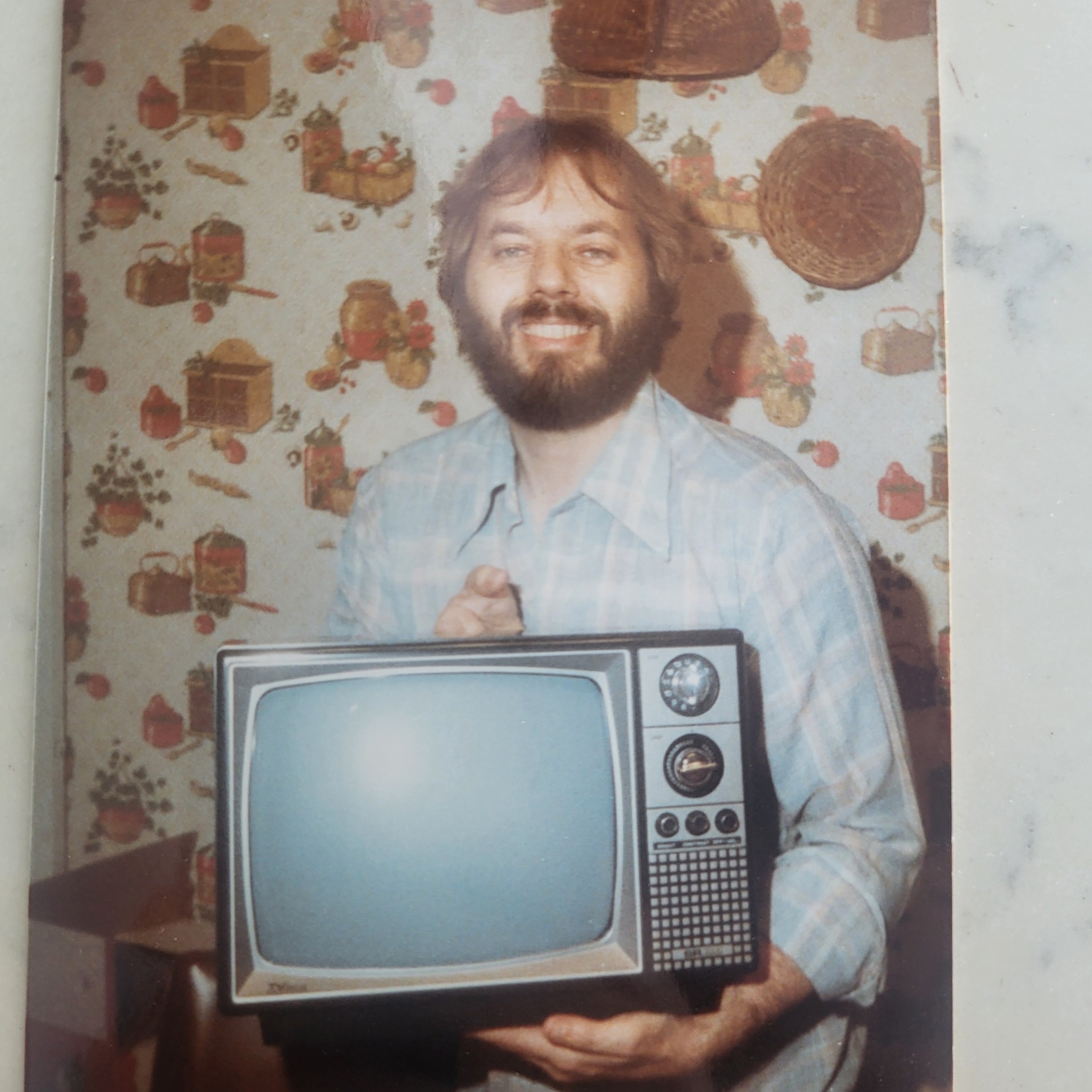 Father shares son's excitement over old CRT TV and vintage gaming
