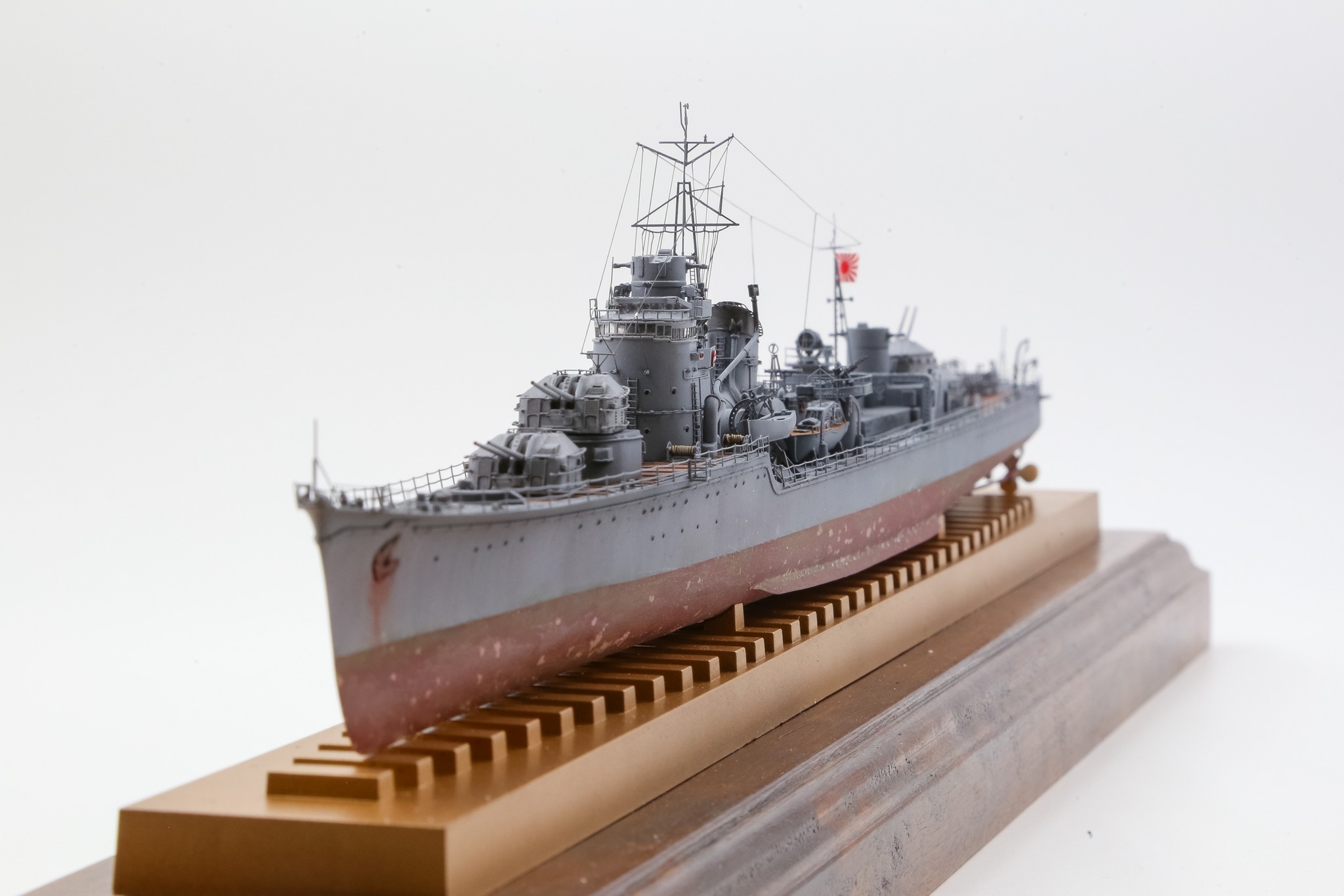 硫黄島に座礁した二等輸送艦の写真を、二段階で補正してみると、元写真