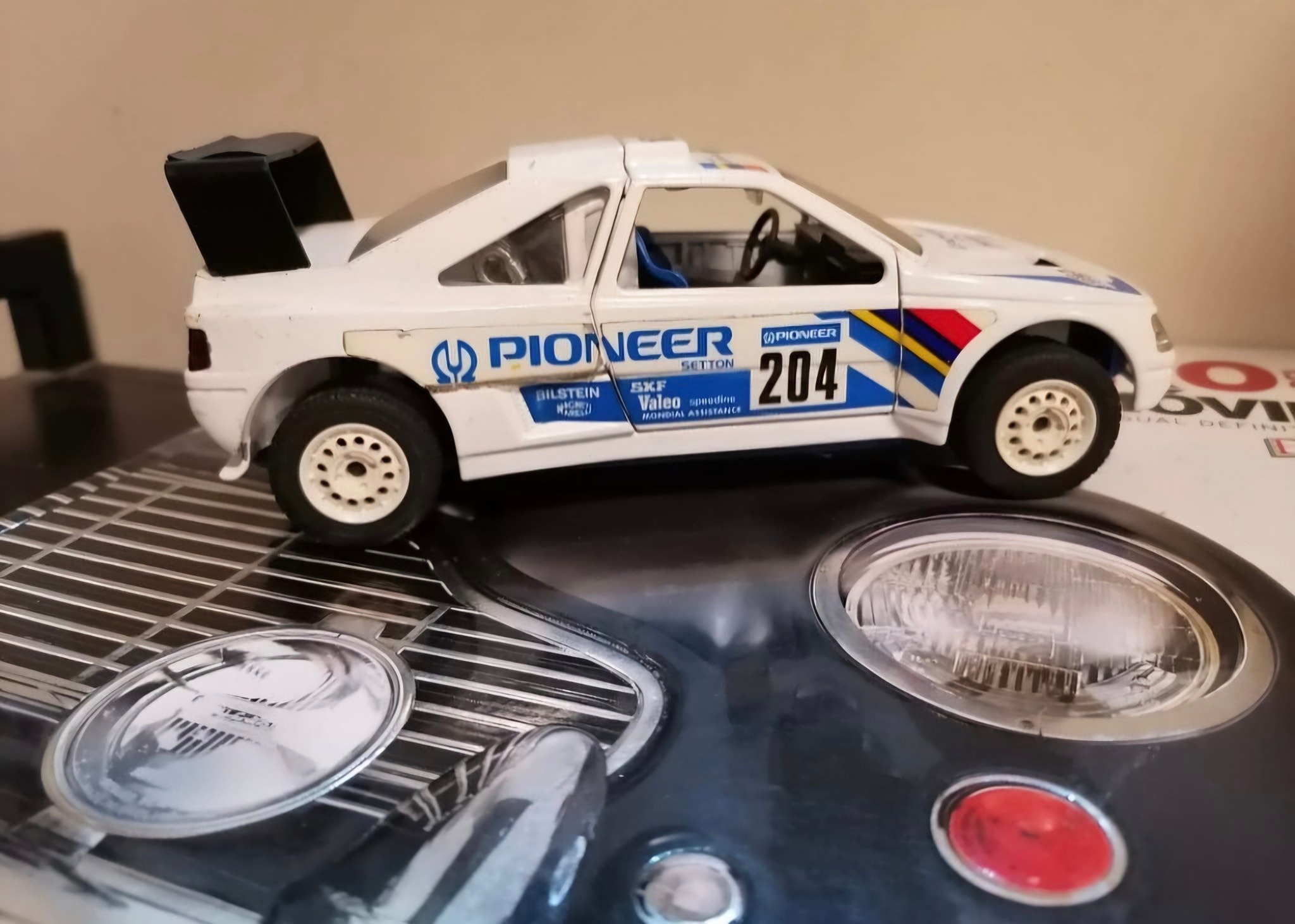 Jouet Collection - Voiture Miniature Majorette Peugeot 405 T16 - Échelle 1:60 - Métal - Occasion