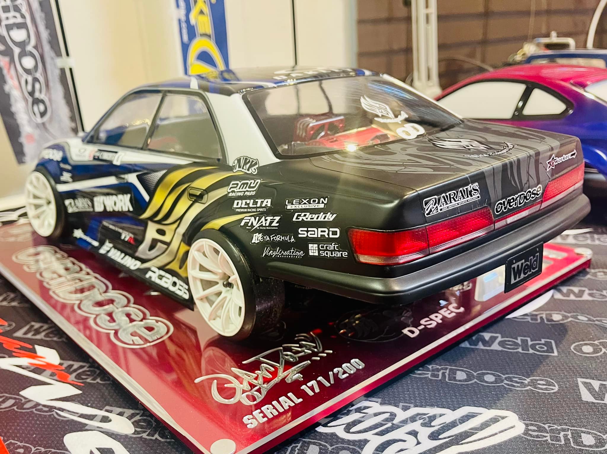 Weld team signs JZX body at Super G