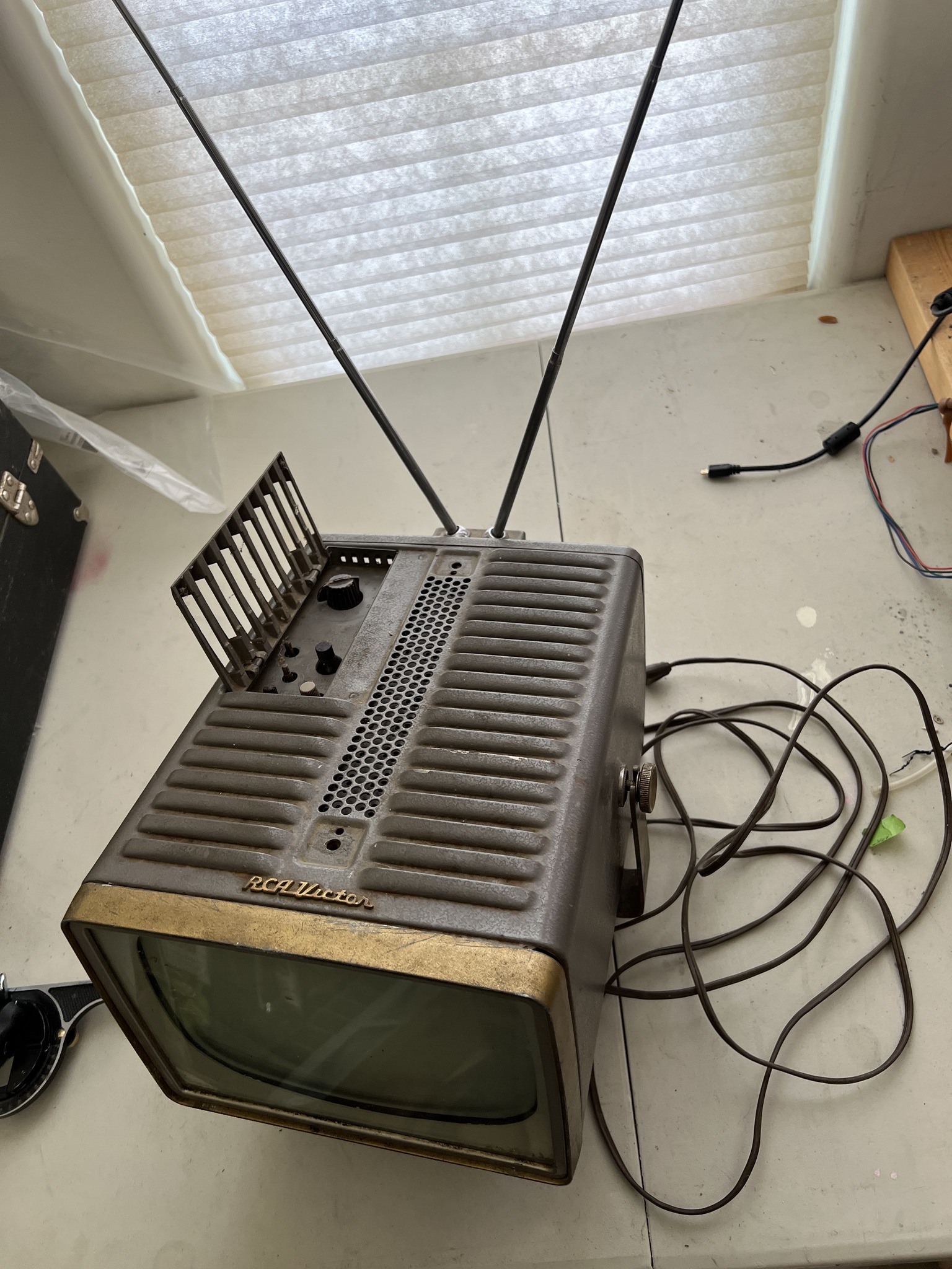 What is the value of a vintage RCA 8-pt-7034 portable B&W TV?