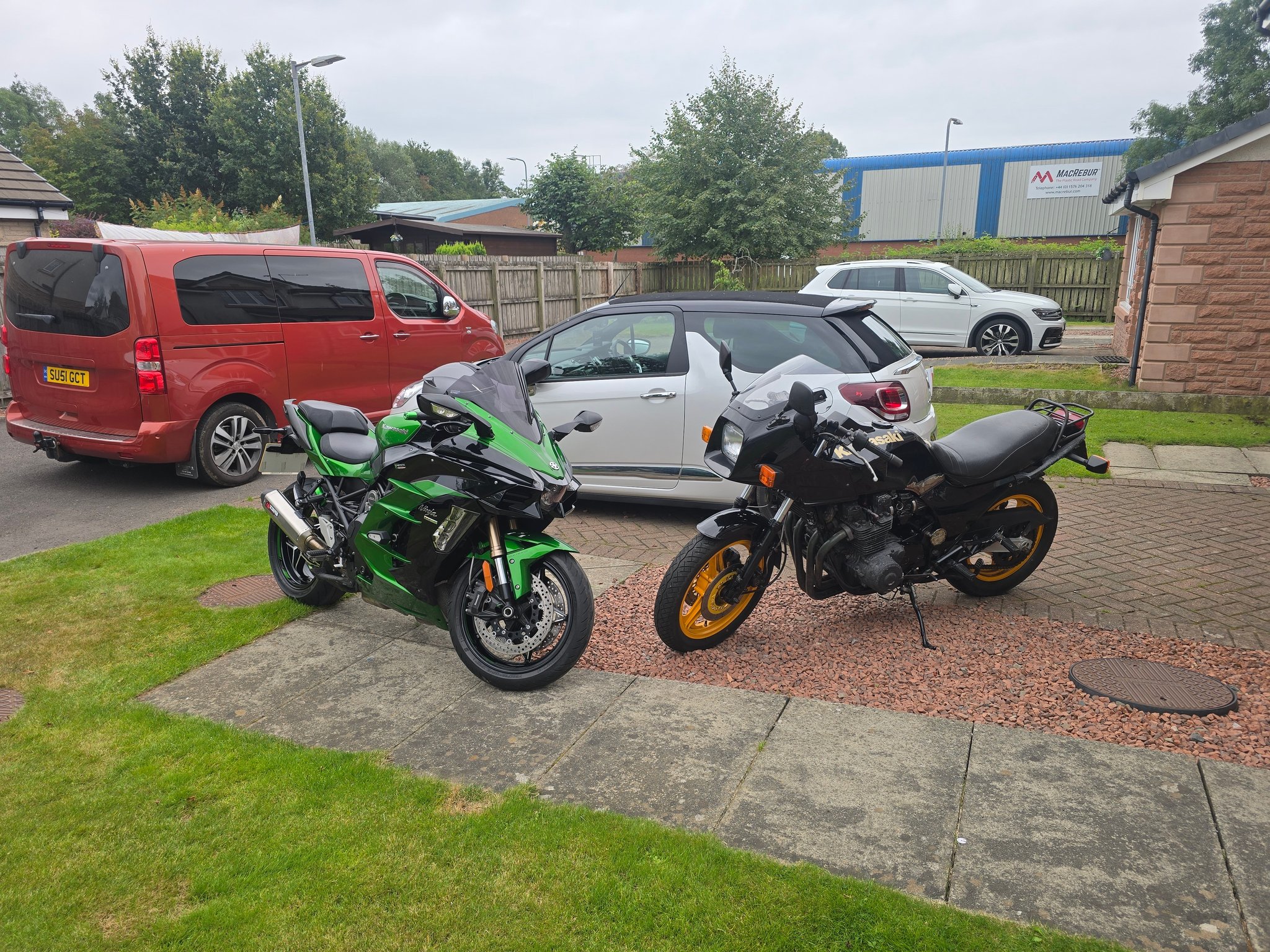 New to group here is my 1990 Kawasaki Zx7 H2