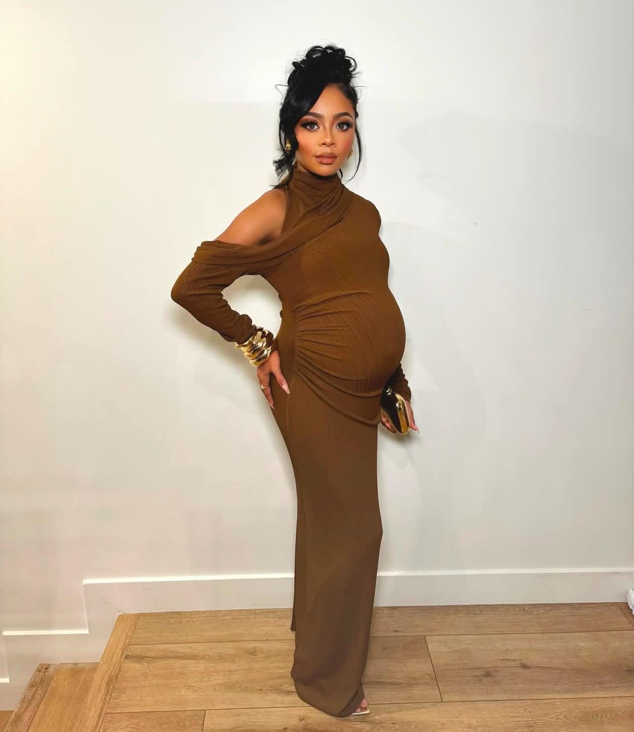 skai jackson brown dress looking absolutely stunning beauty, confidence, and grace all in one Transitional Driftwood Size:18.5/36 Affordable Black Mini Dress