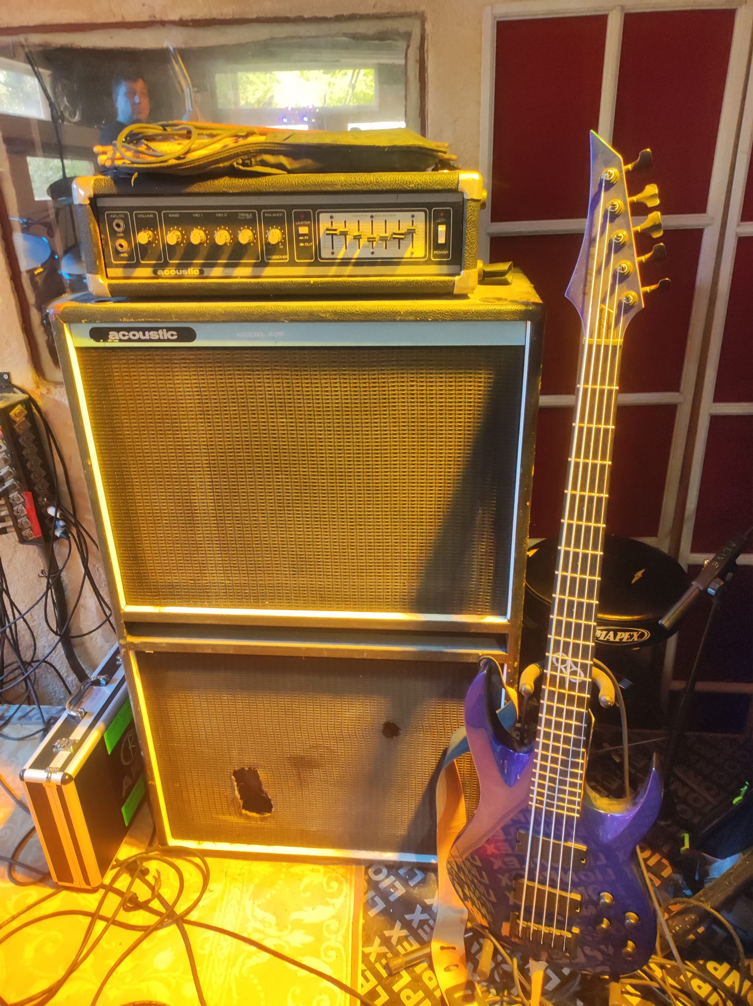 Playing Jaco Pastorius' old Acoustic Model B220 amp and 406 cab
