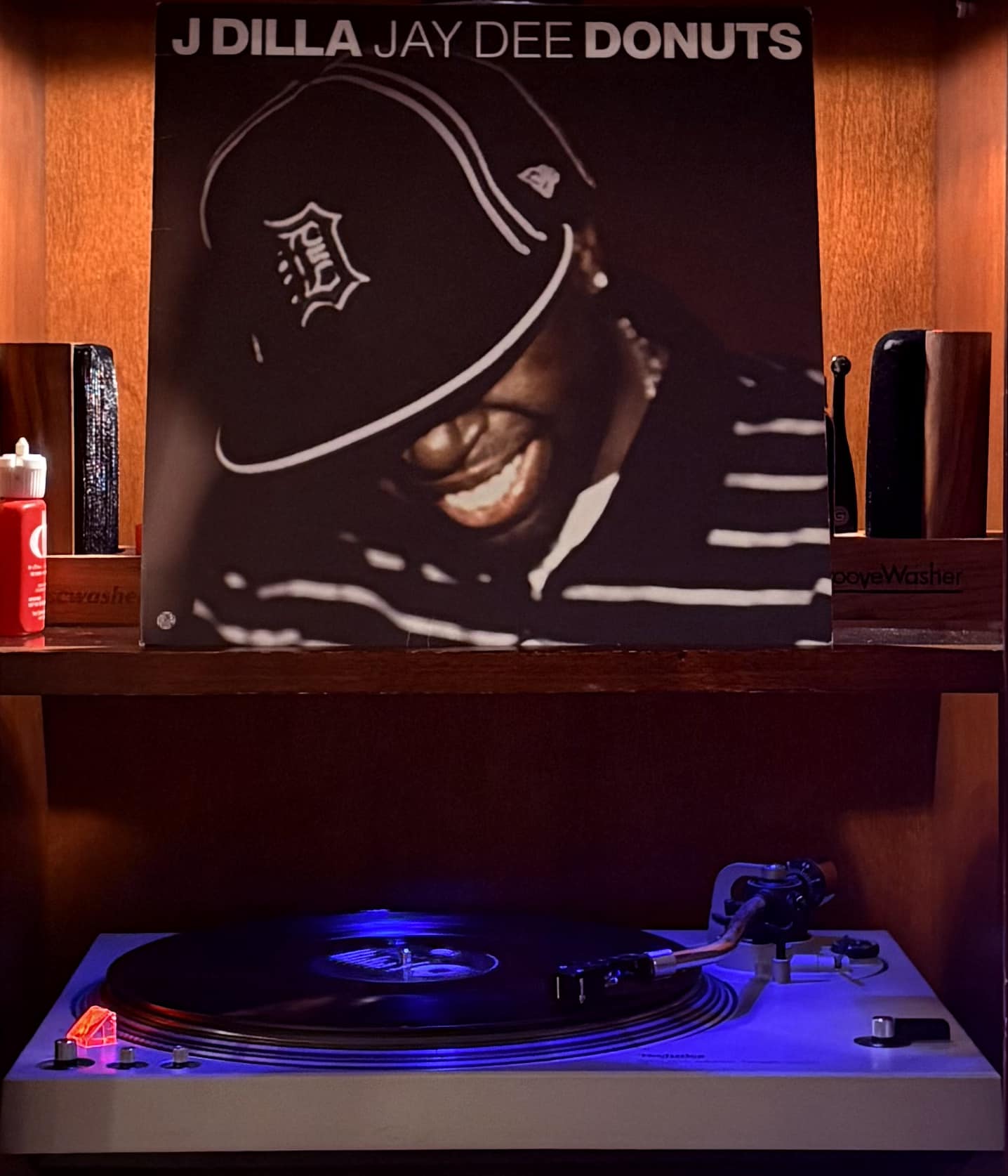 J Dilla – Donuts Stones Throw Records STH2126 US 2005 (2018 reissue)