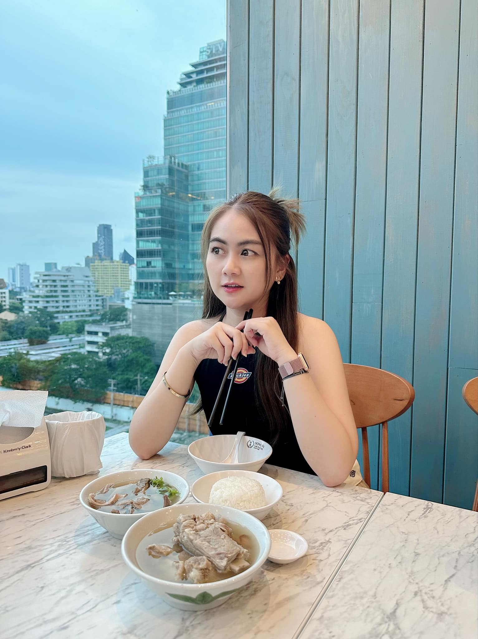 Parn Puang ﭢ - สูบบุหรี่ สูบไปก็ไร้ค่า ดื่มสุรา... | Facebook