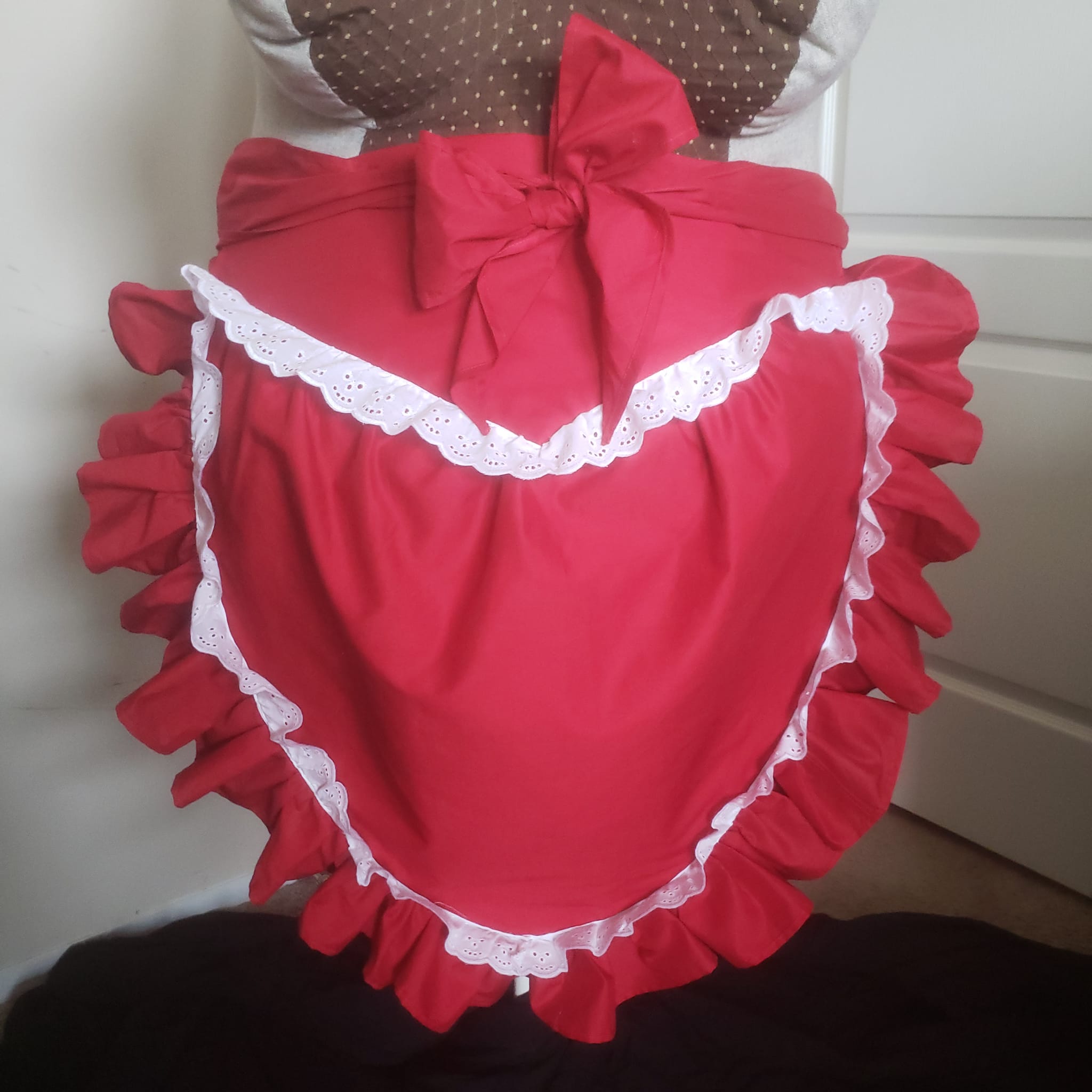 Sewing reversible heart apron with polkadots using McCall's 1991