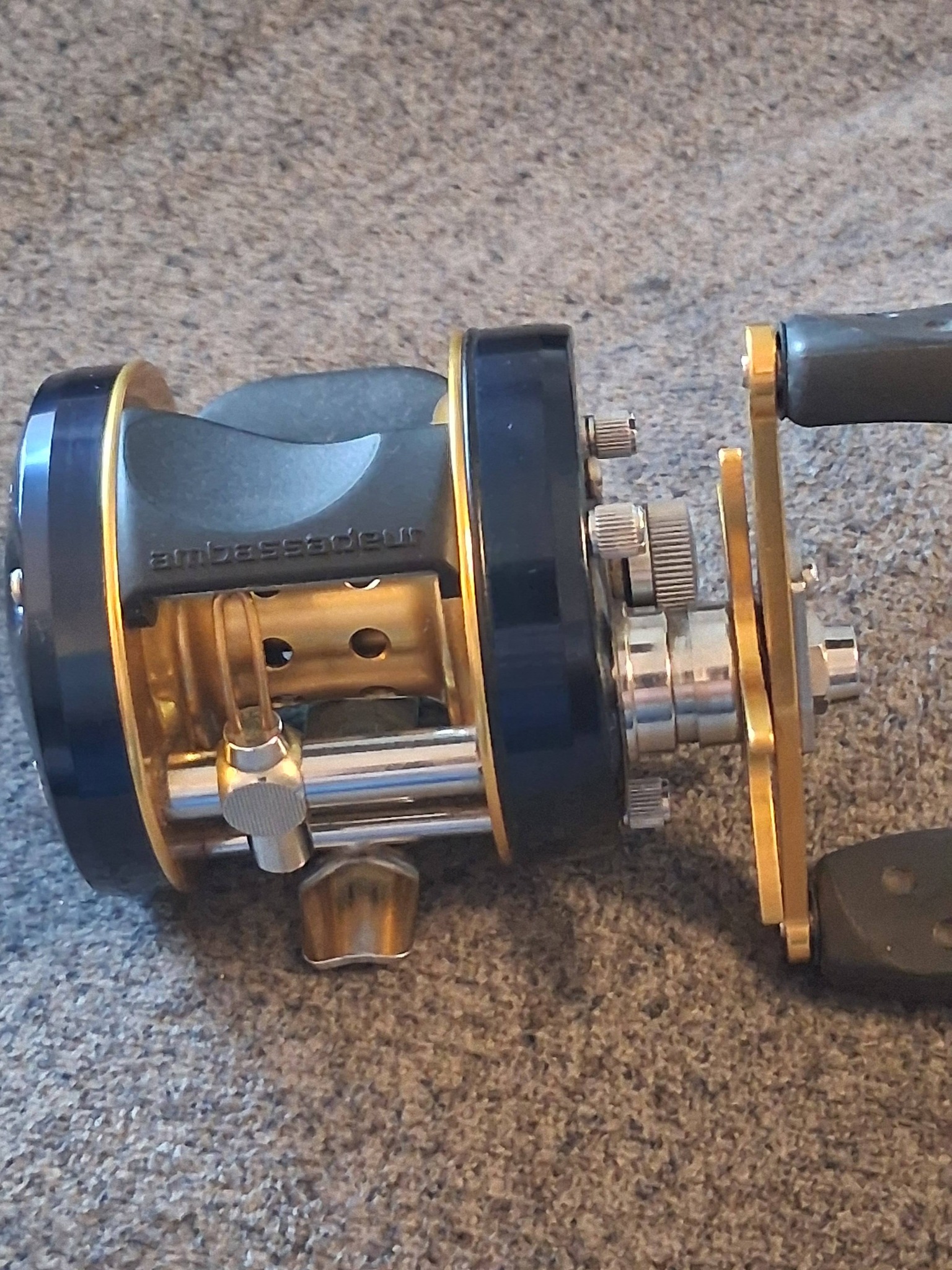 abu garcia ambassadeur 5601c4 C4 Baitcast Reels Round, Right Handed It also features a synchronized level wind system that provides even line lay and a smooth retrieve Abu Garcia Ambassadeur C4-5601 Round
