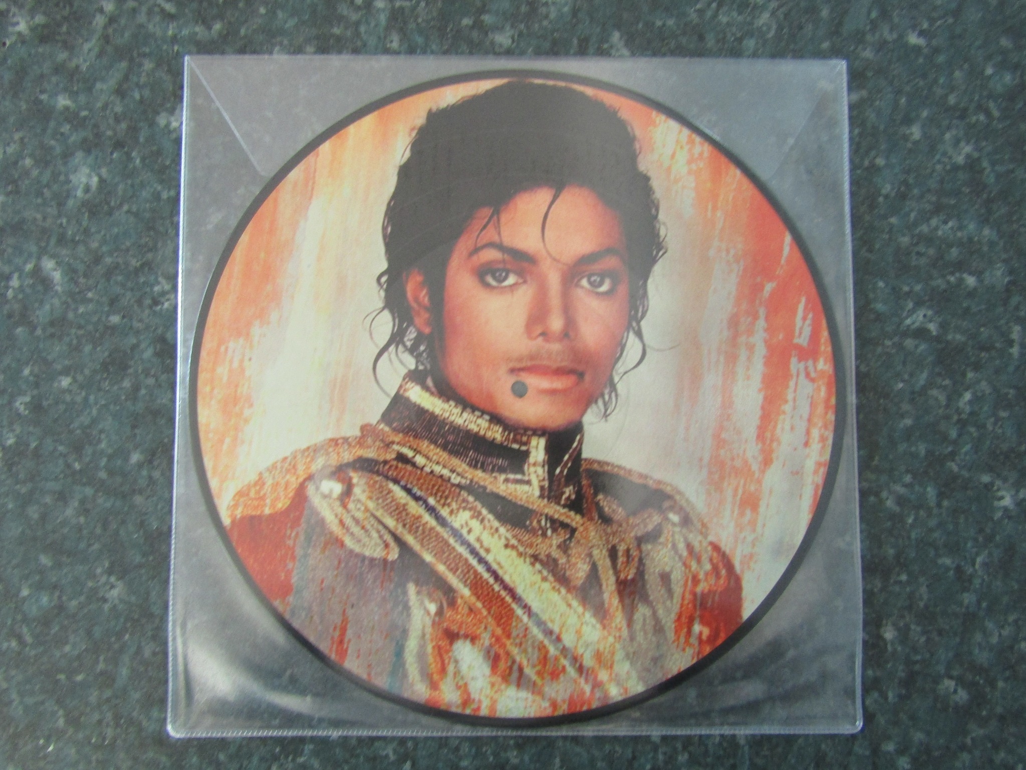 SOLD Michael Jackson – Who Is It 12