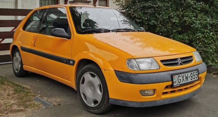Miniature Citroën Saxo BIC 2000, échelle 1:43 Par Universal Hobbies - Un Petit Bijou Pour Les Collectionneurs.