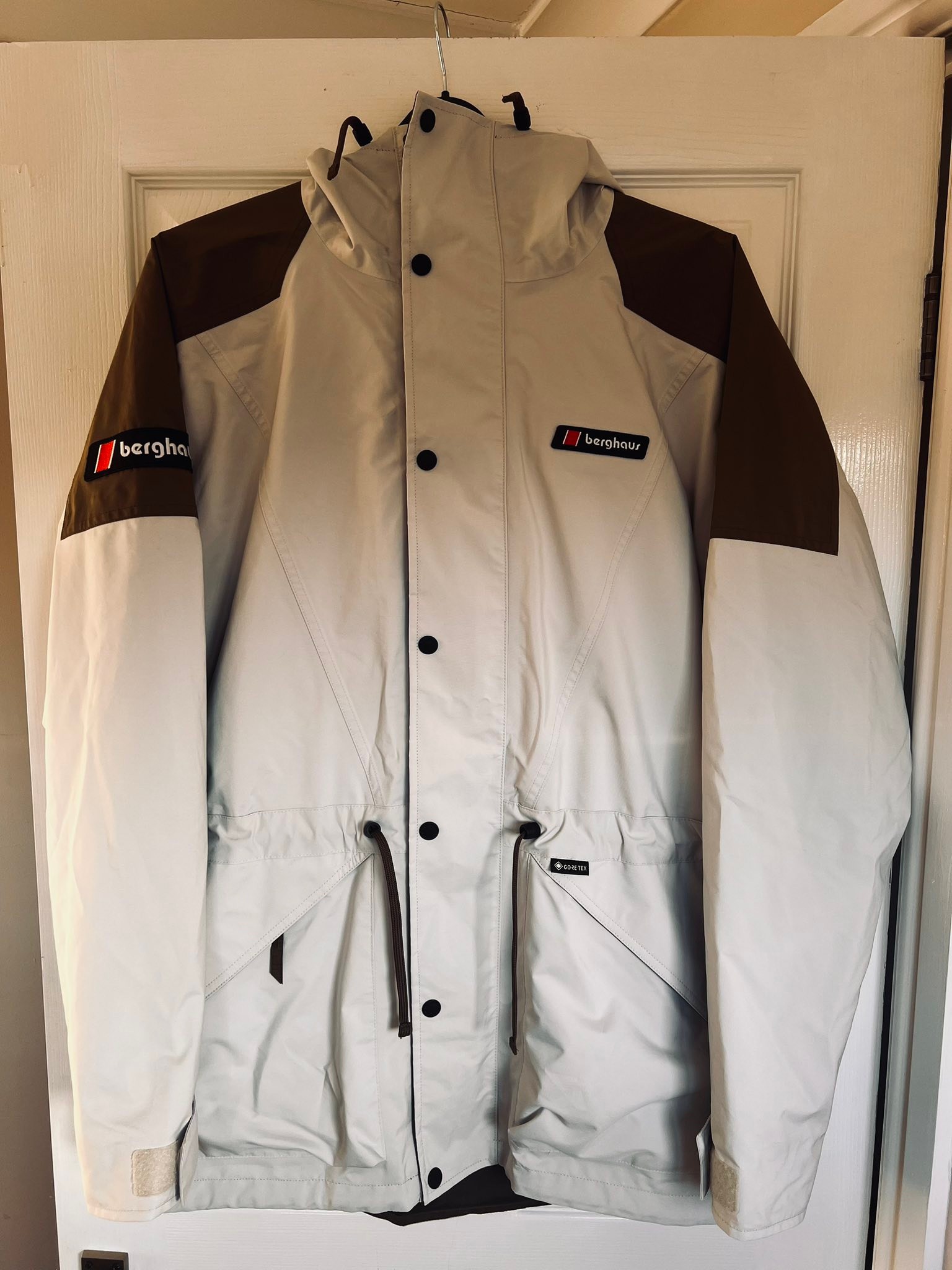 Berghaus Meru Mountain Gore-Tex Jacket. BNWT. Large - 26.5” pit to 
