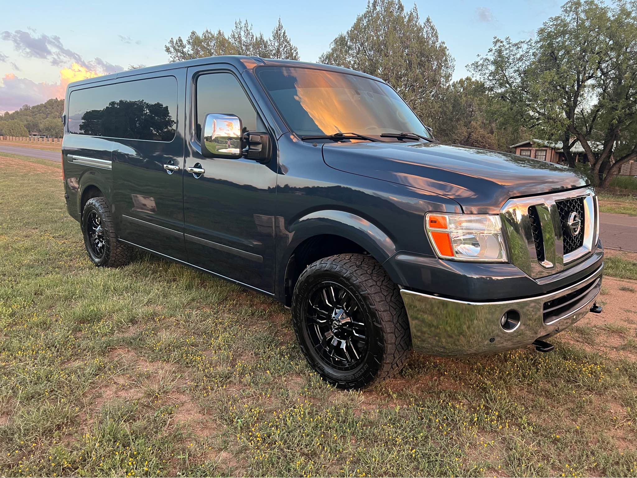 2019 Nissan NV3500 HD Passenger · SL Van 3D - Commercial Vehicles ...